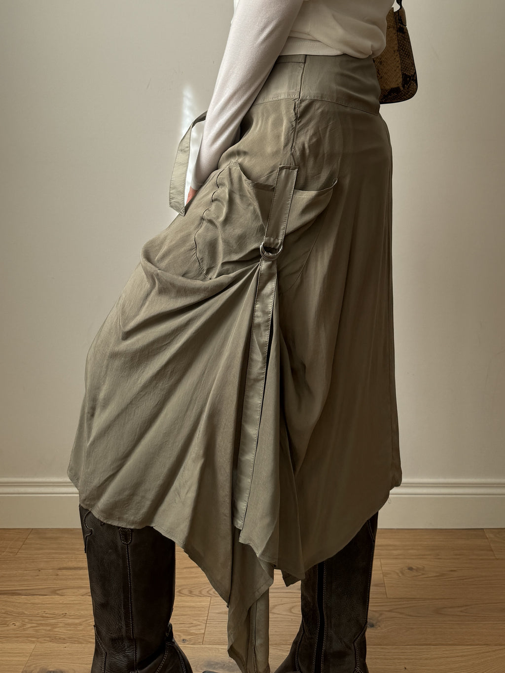 Viscose and cupro olive skirt