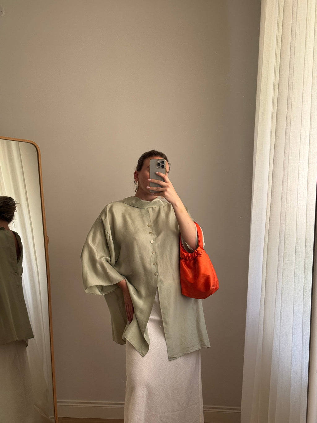 Blusa in pura seta color salvia
