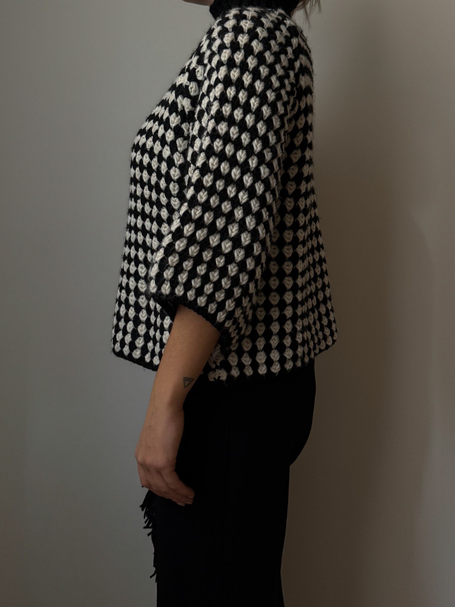Wool blend embroidered pull