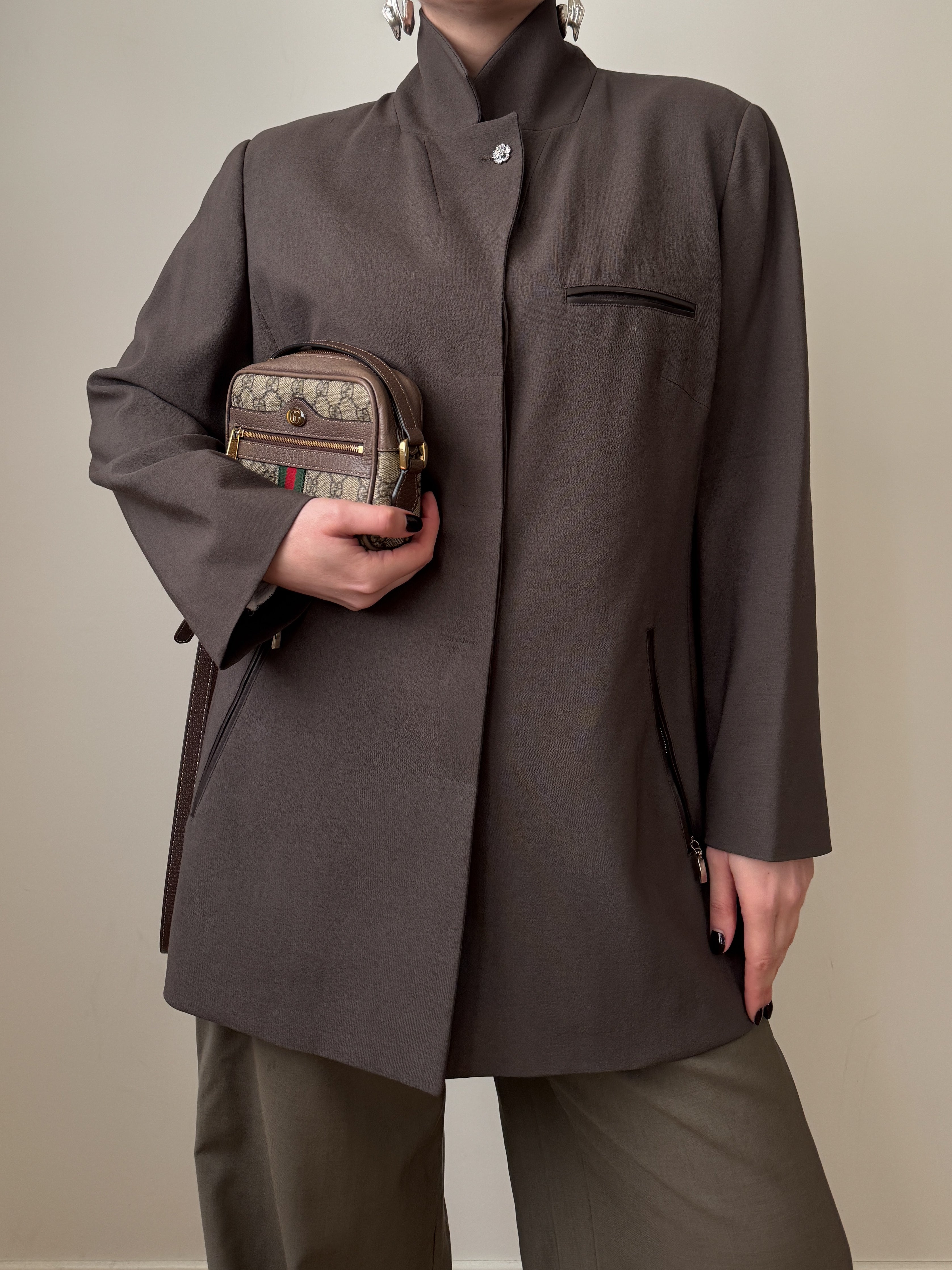 Blazer tortora in lana e viscosa reworked con bottone gioiello