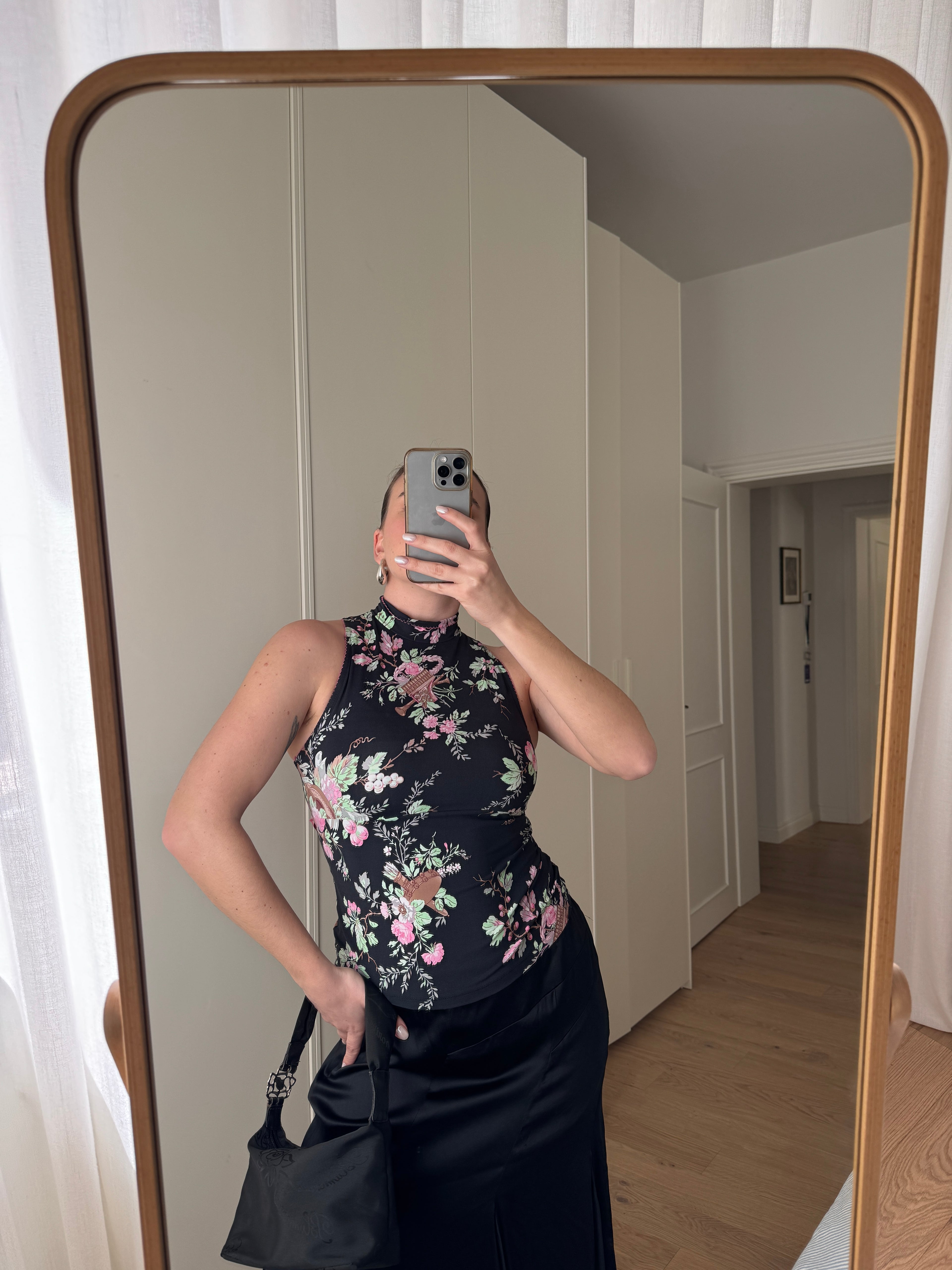 Top Blumarine con stampa e nastri