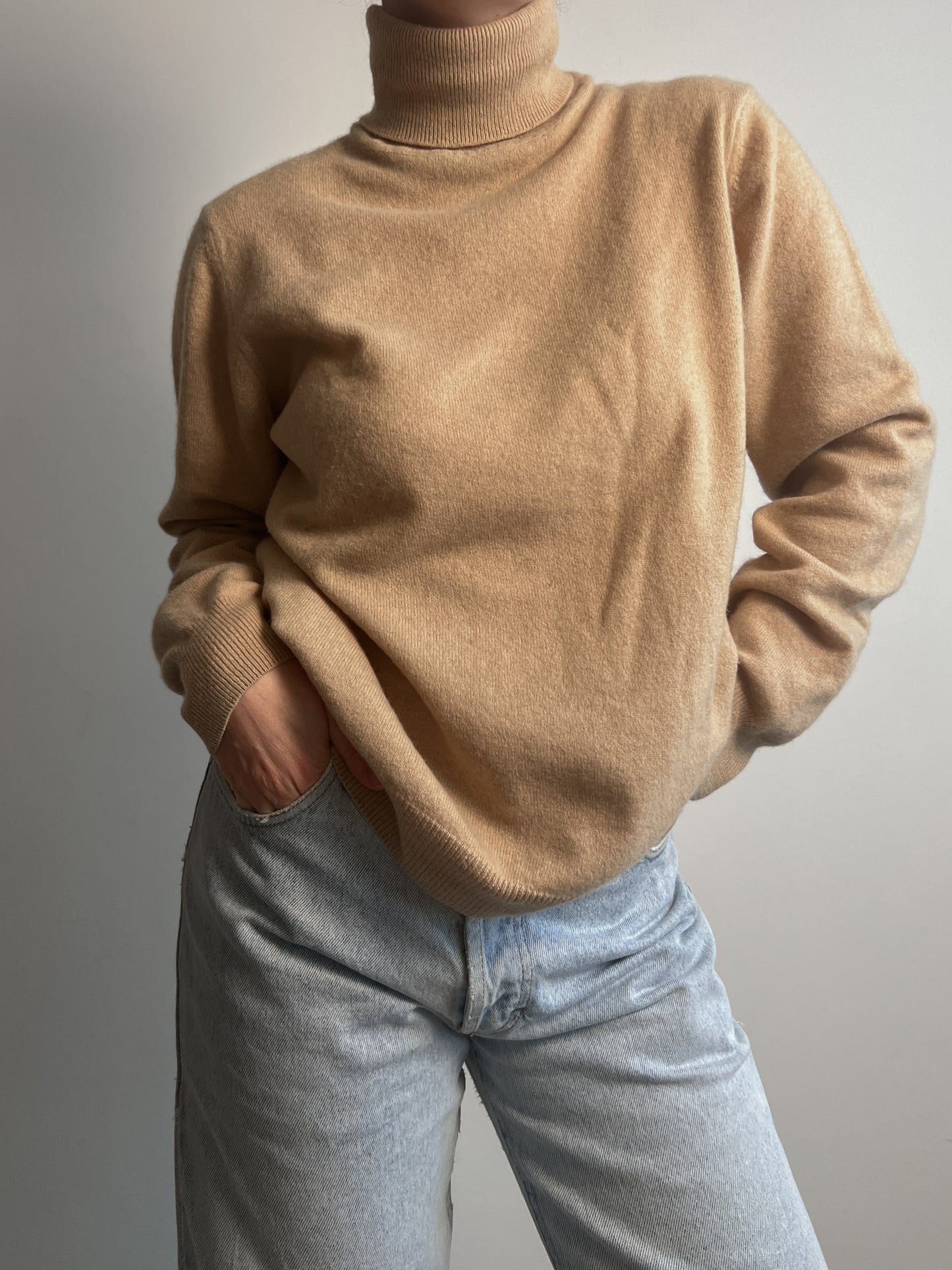 Pure cashmere beige turtleneck