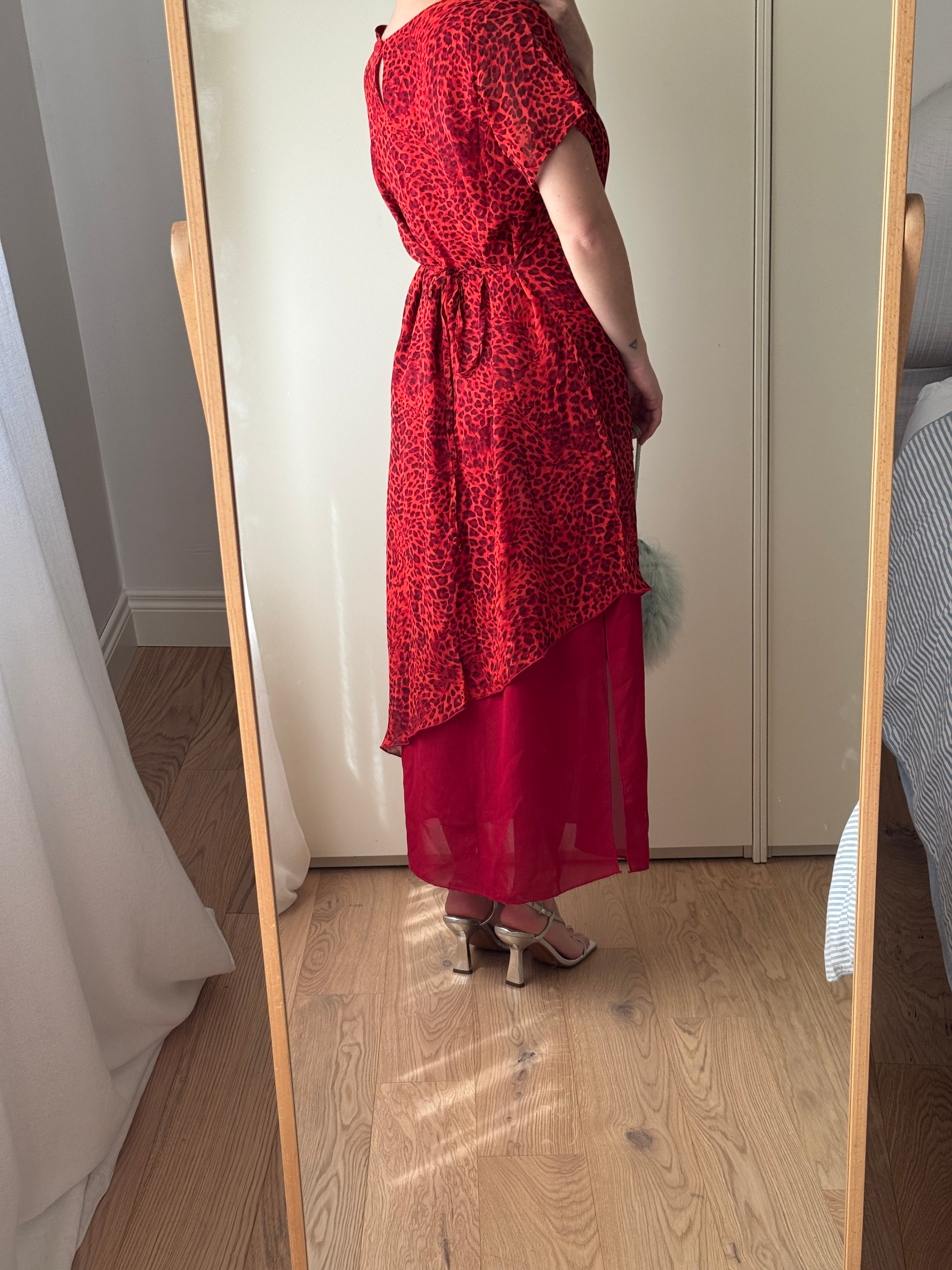 Abito animalier rosso in viscosa