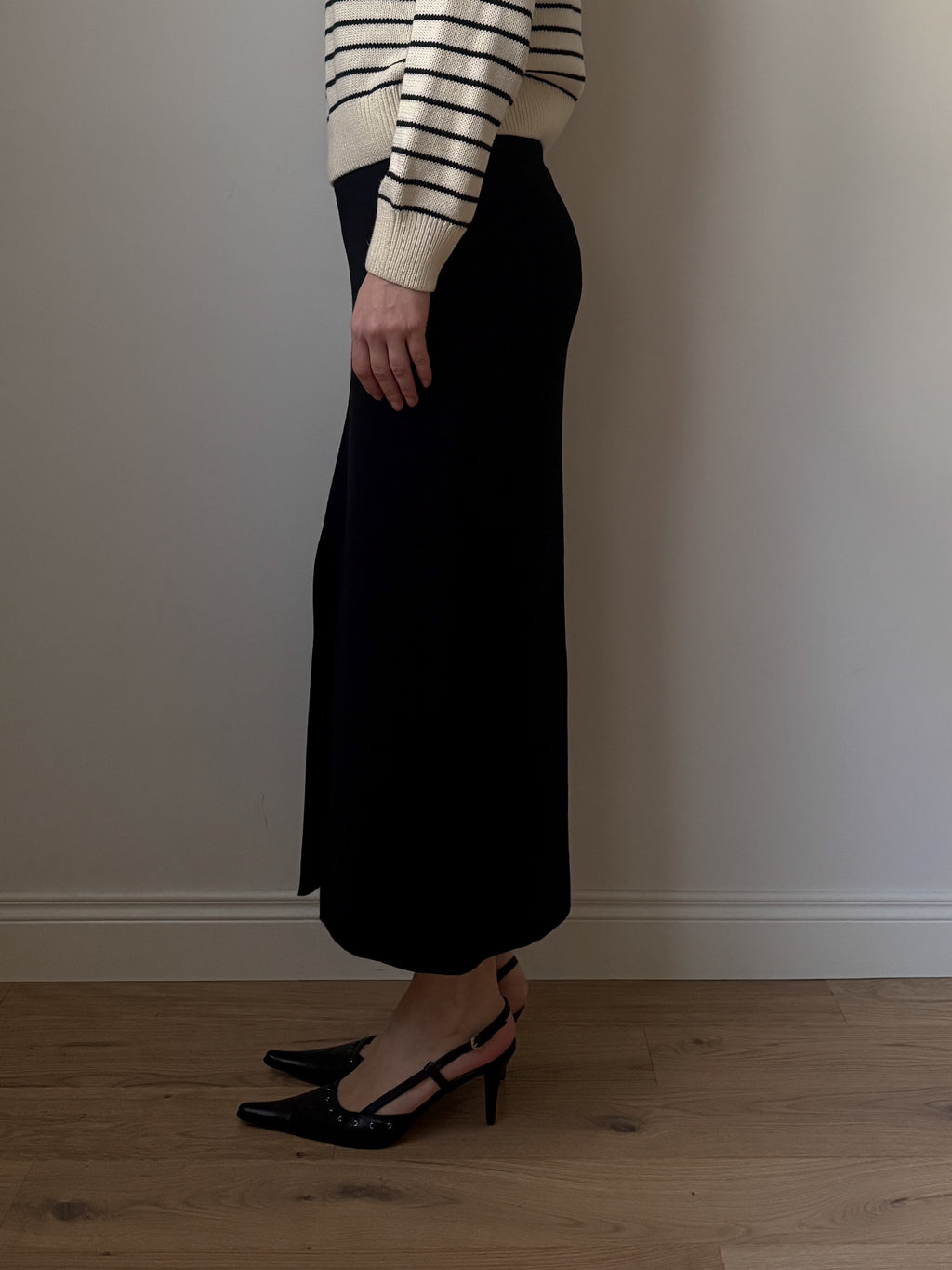 Pure virgin wool black skirt