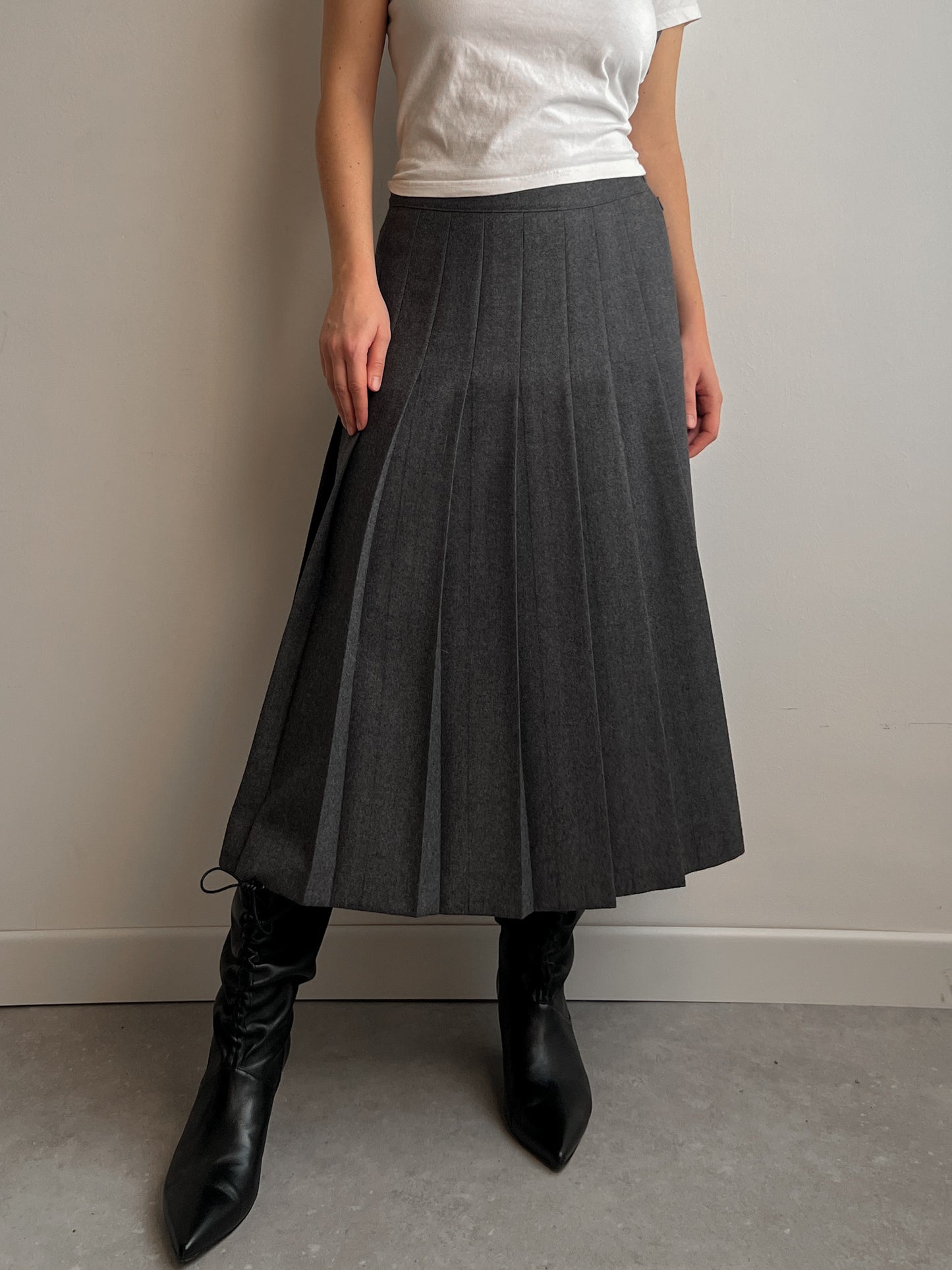 Pure virgine wool pleated grey skirt