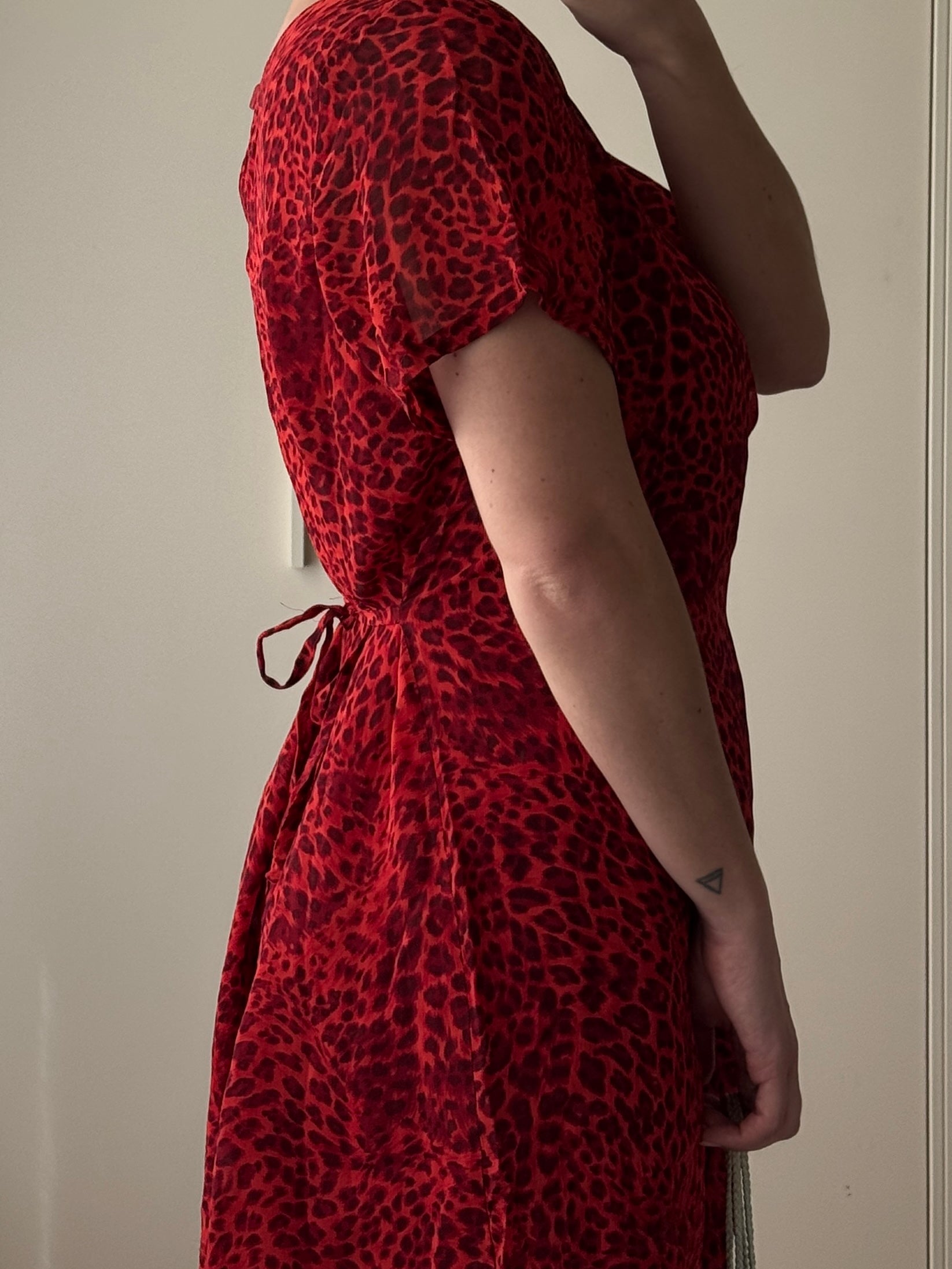 Abito animalier rosso in viscosa