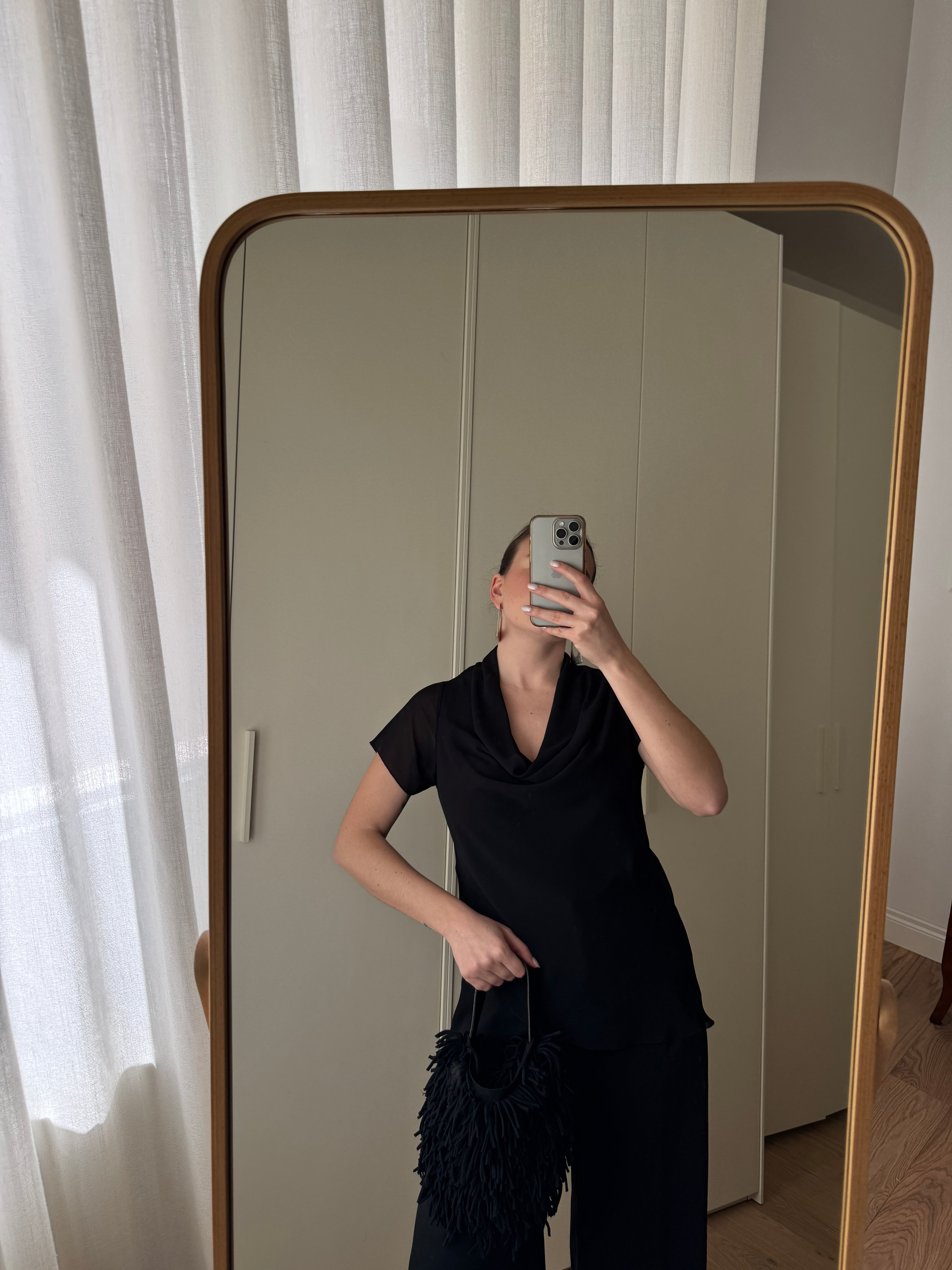 Blusa nera in viscosa