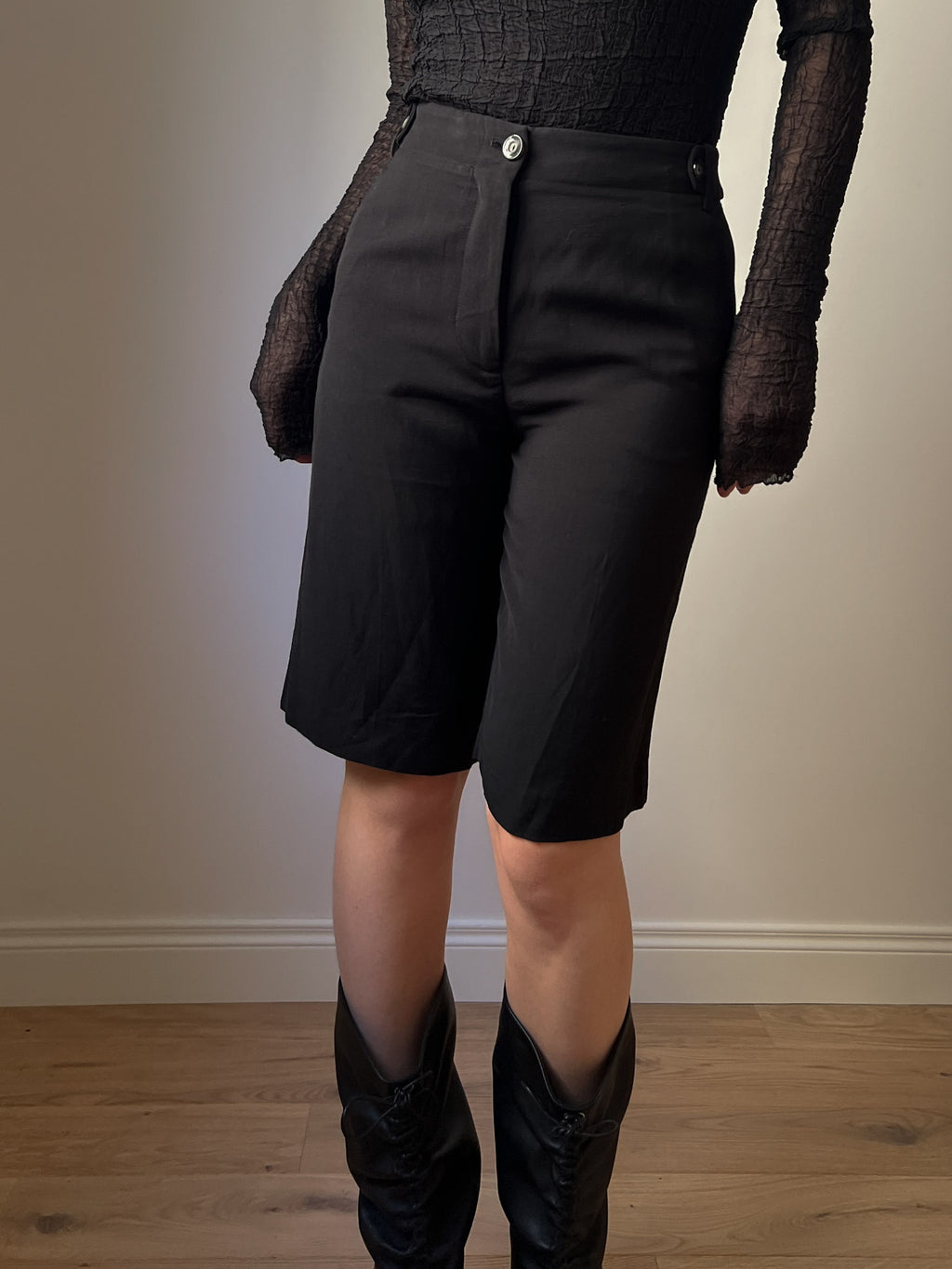Viscose and linen black bermuda