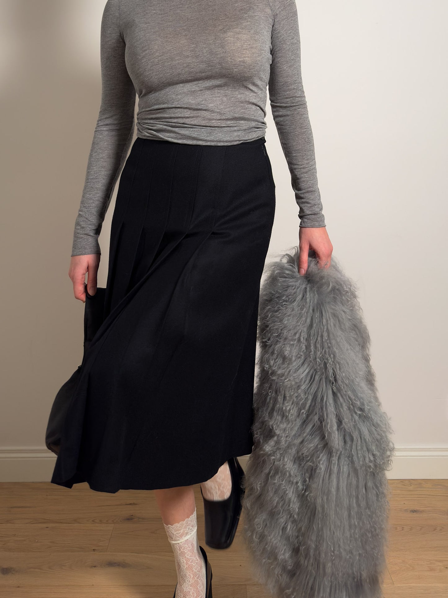 Pure virgin wool black pleated skirt