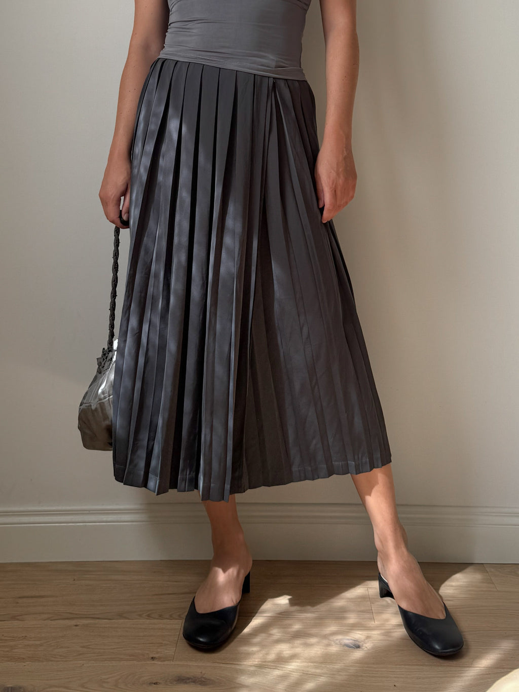 Pleated grey skirt