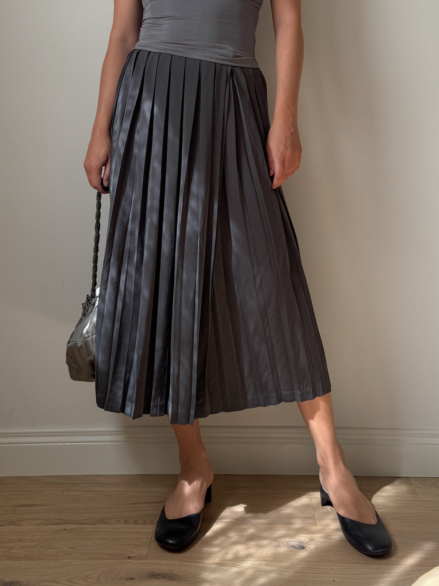 Pleated grey skirt