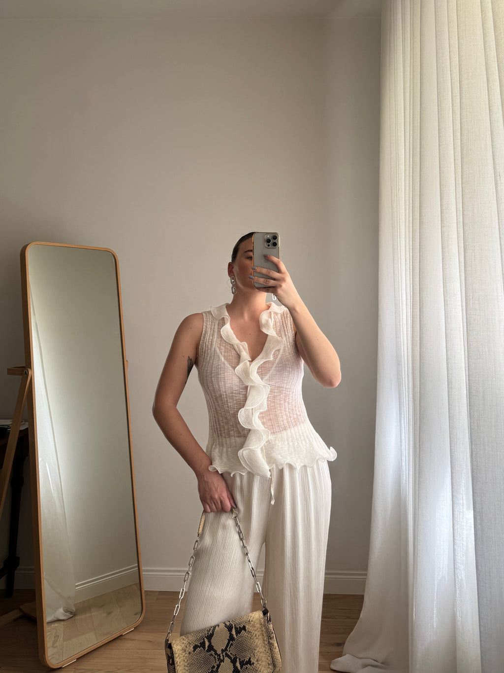 Top in viscosa con rouches - Bianco