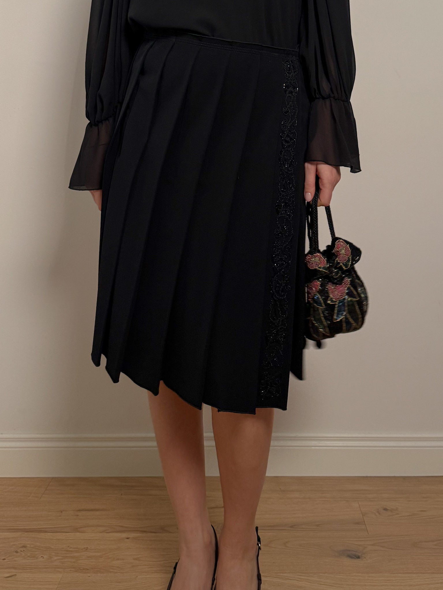 Pleated black skirt