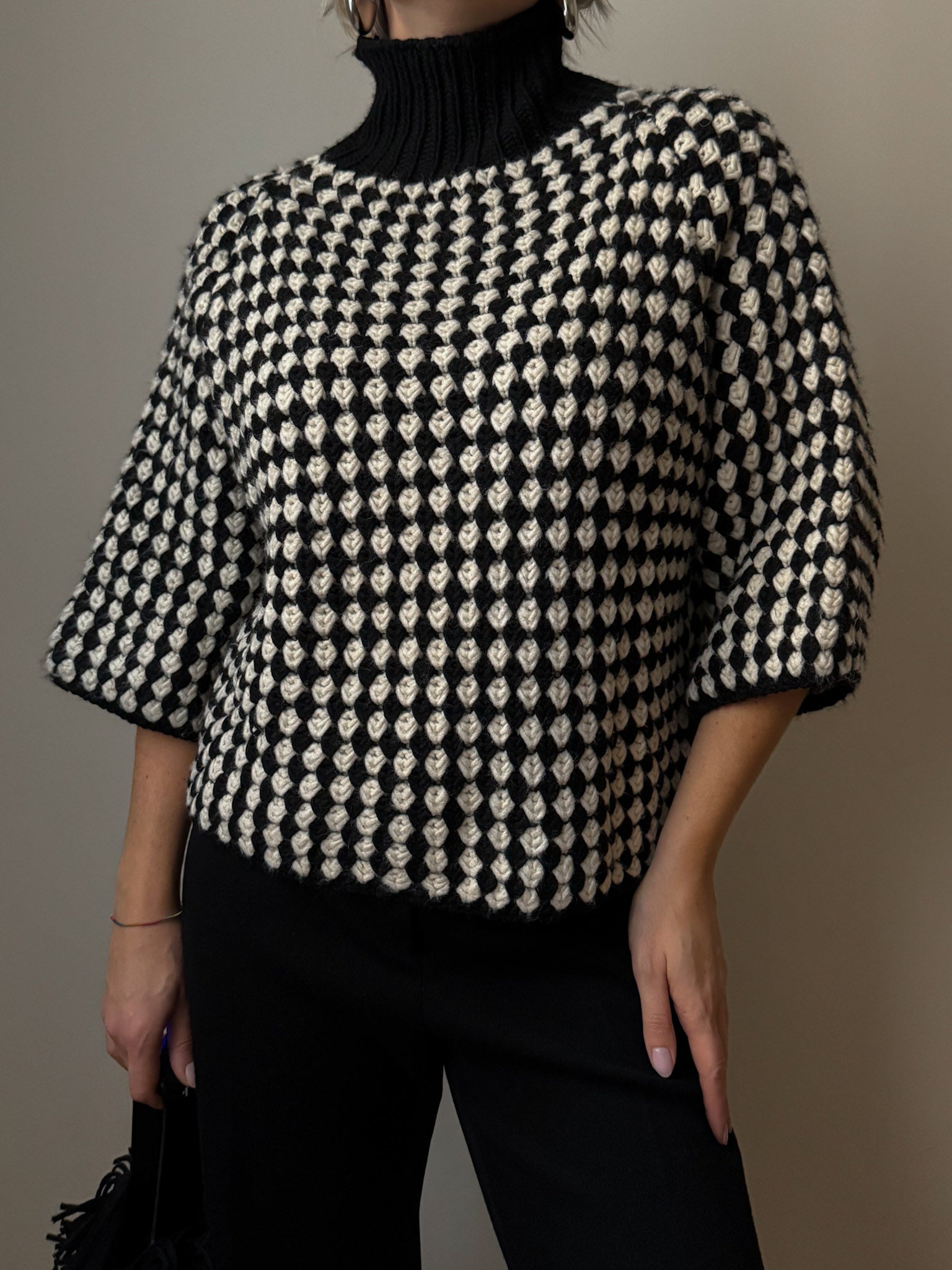 Wool blend embroidered pull