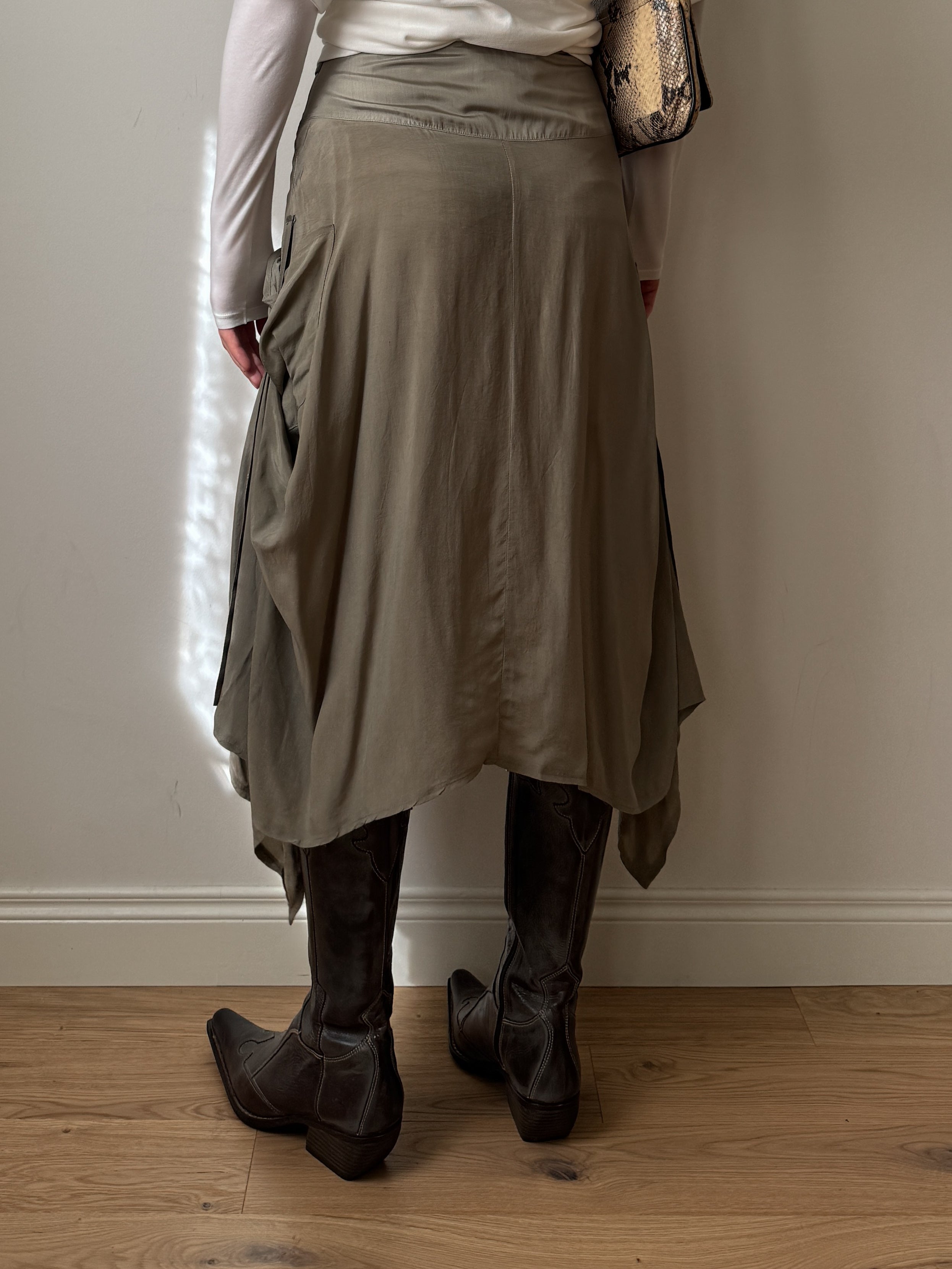 Viscose and cupro olive skirt