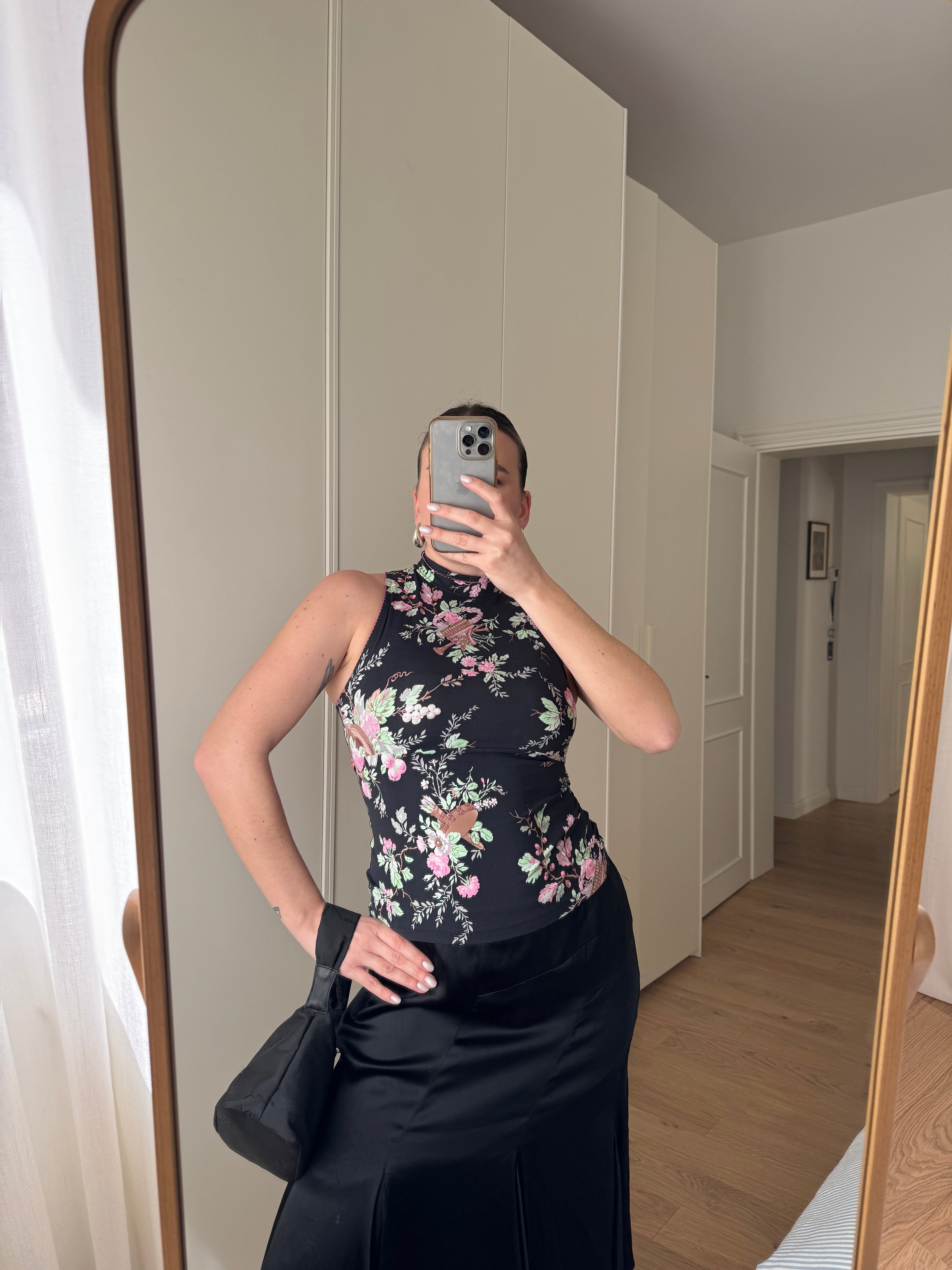 Top Blumarine con stampa e nastri