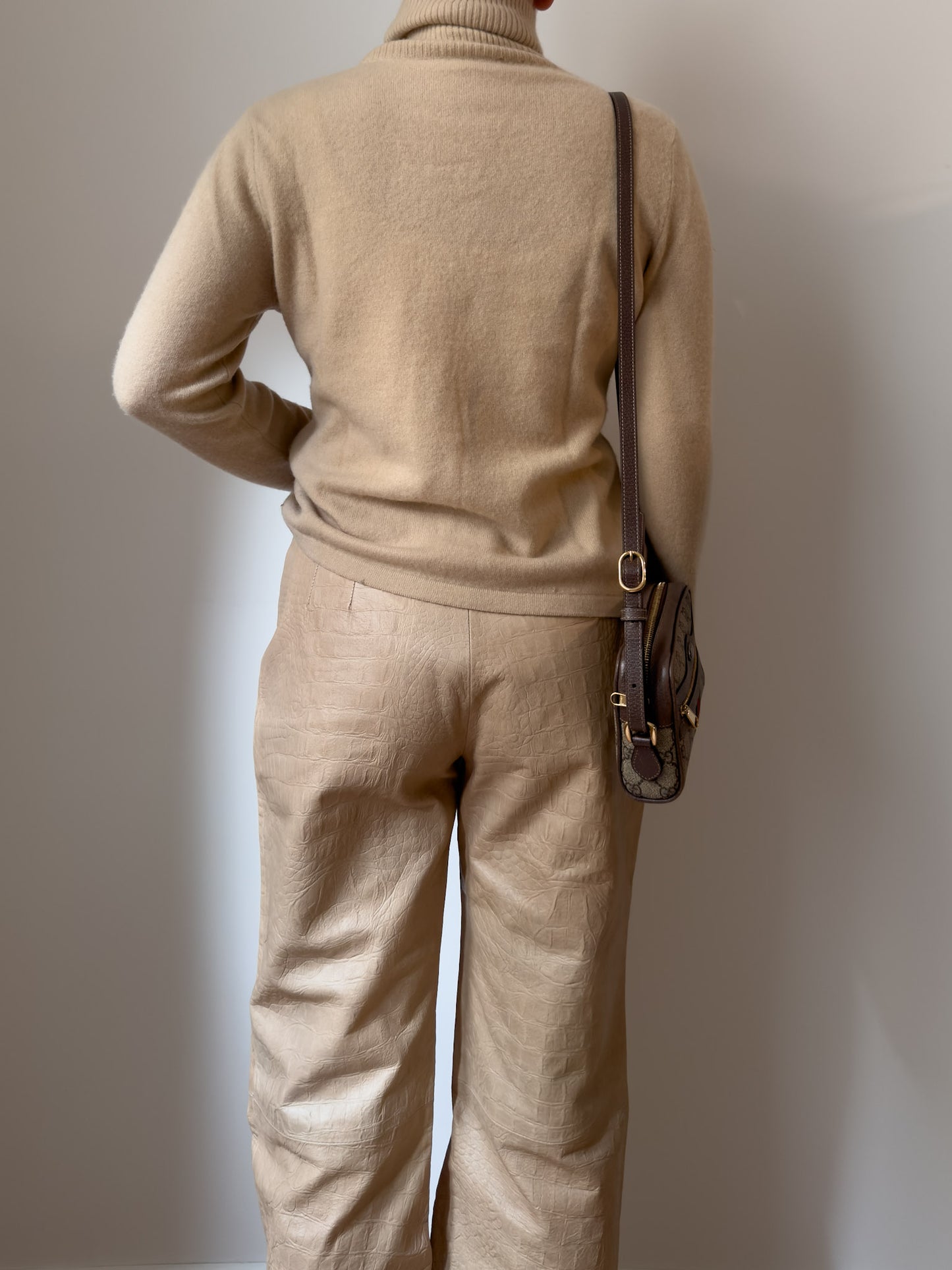 Pure cashmere beige turtleneck