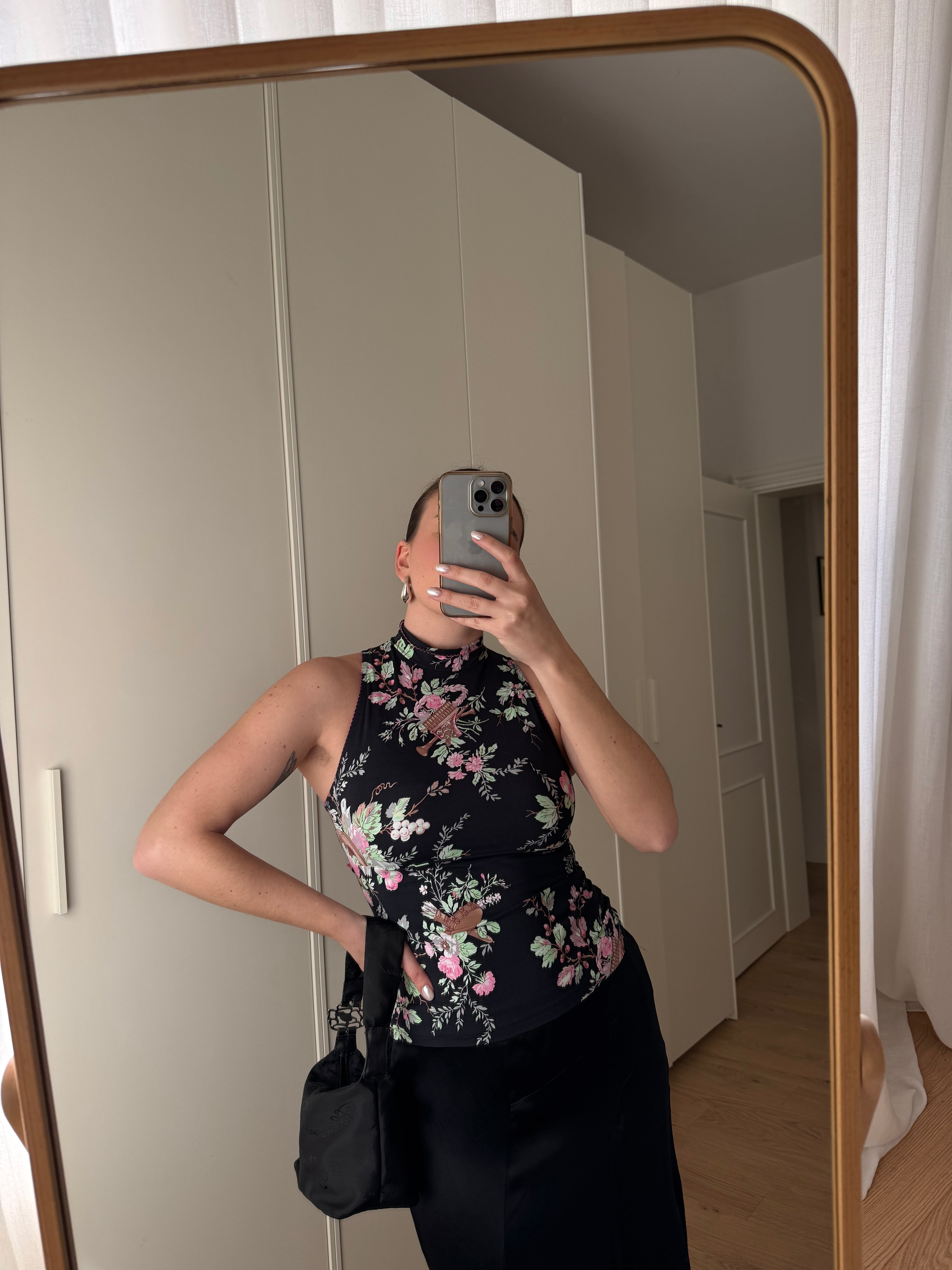 Top Blumarine con stampa e nastri