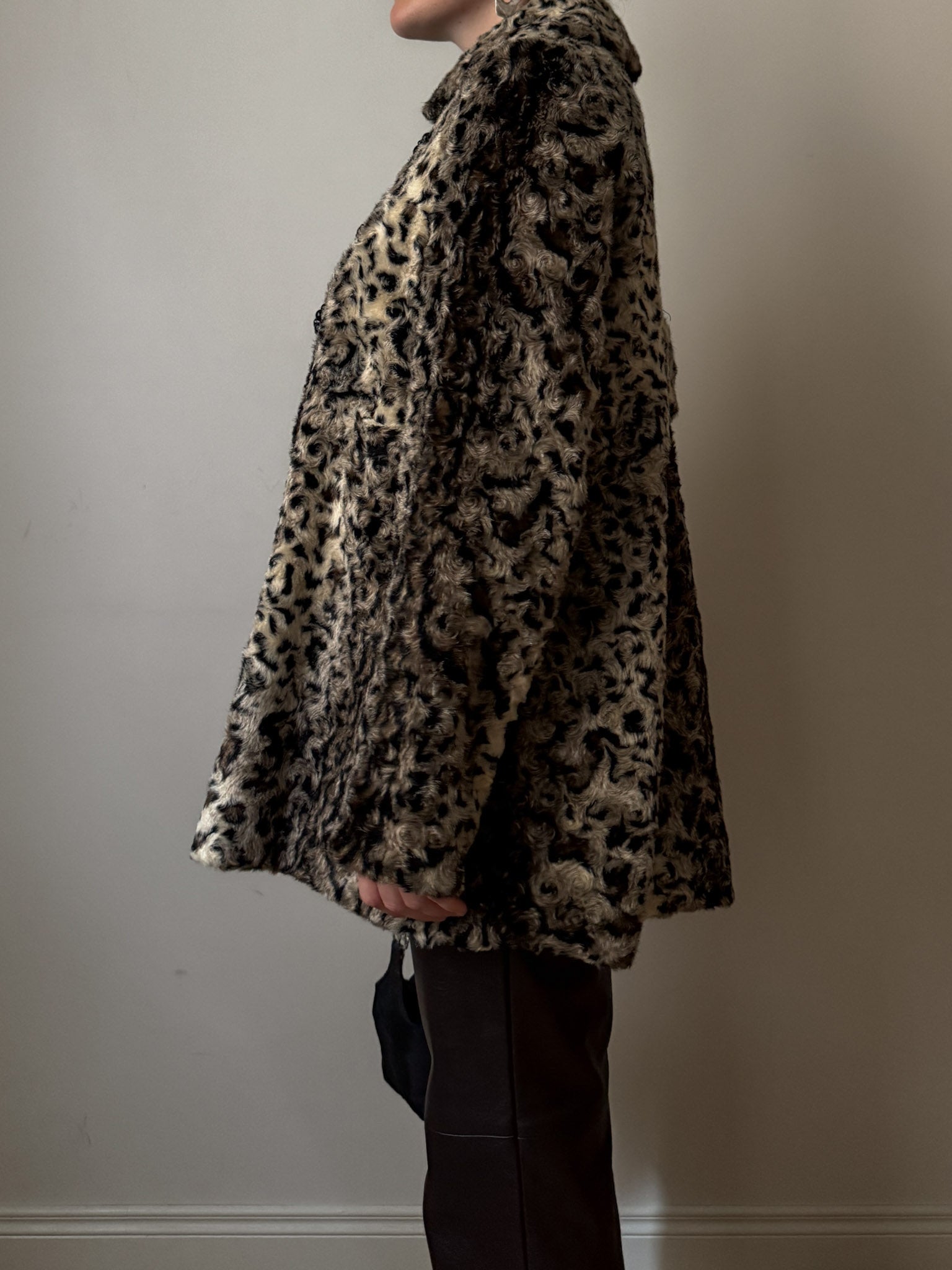Faux fur animalier coat