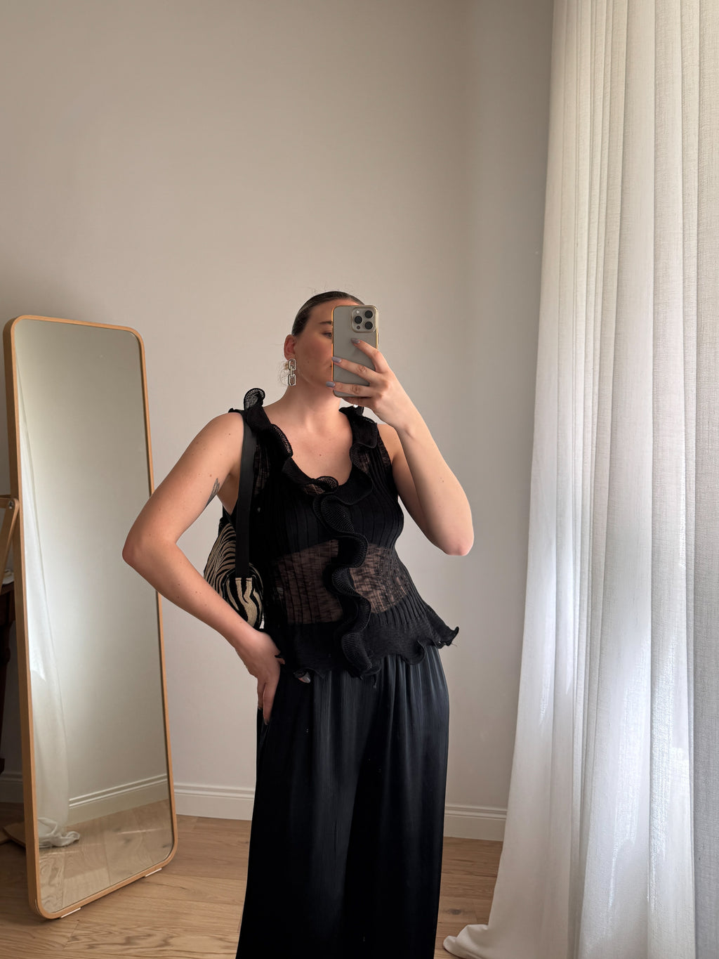 Top in viscosa con rouches - Nero