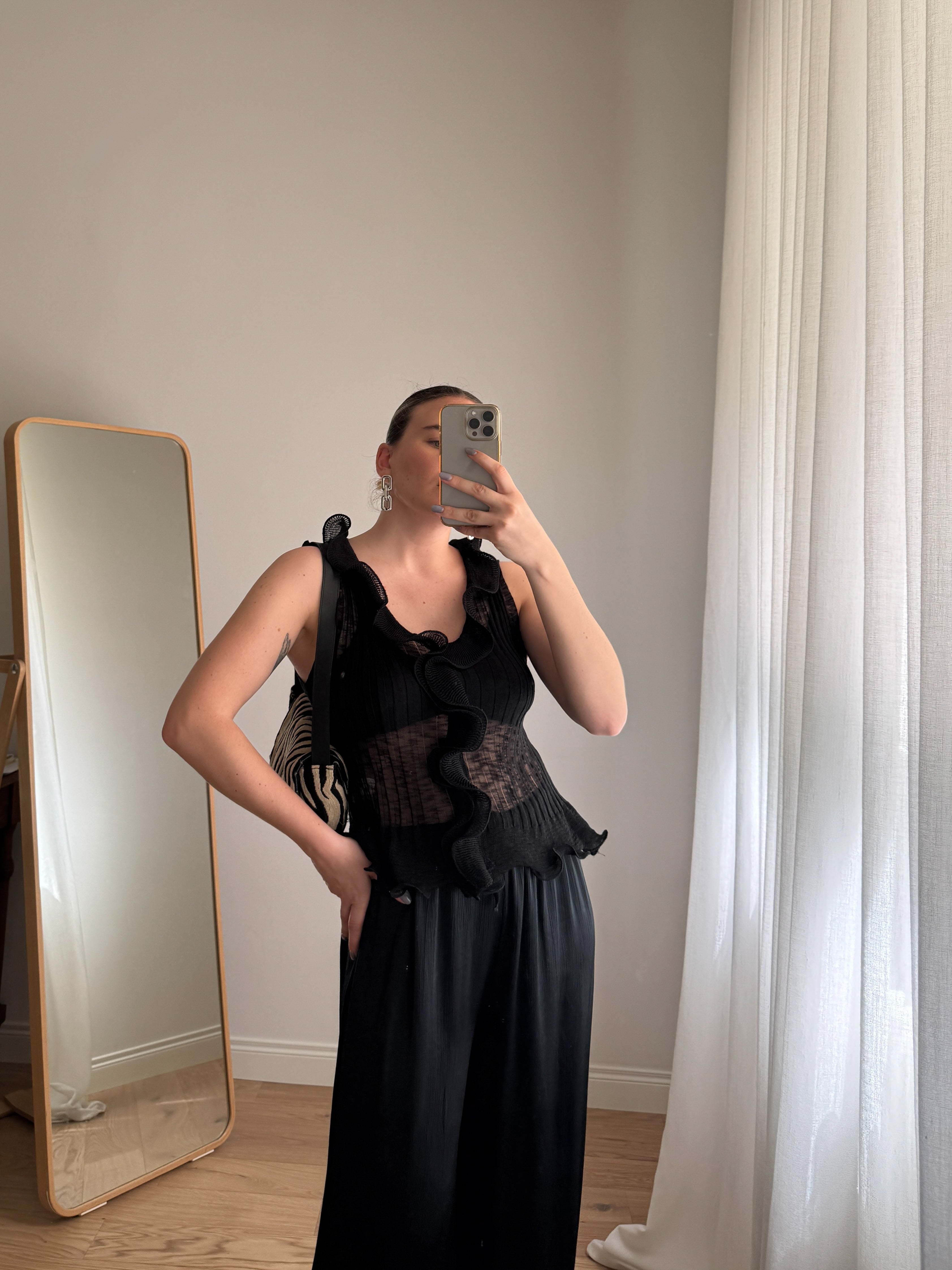 Top in viscosa con rouches - Nero