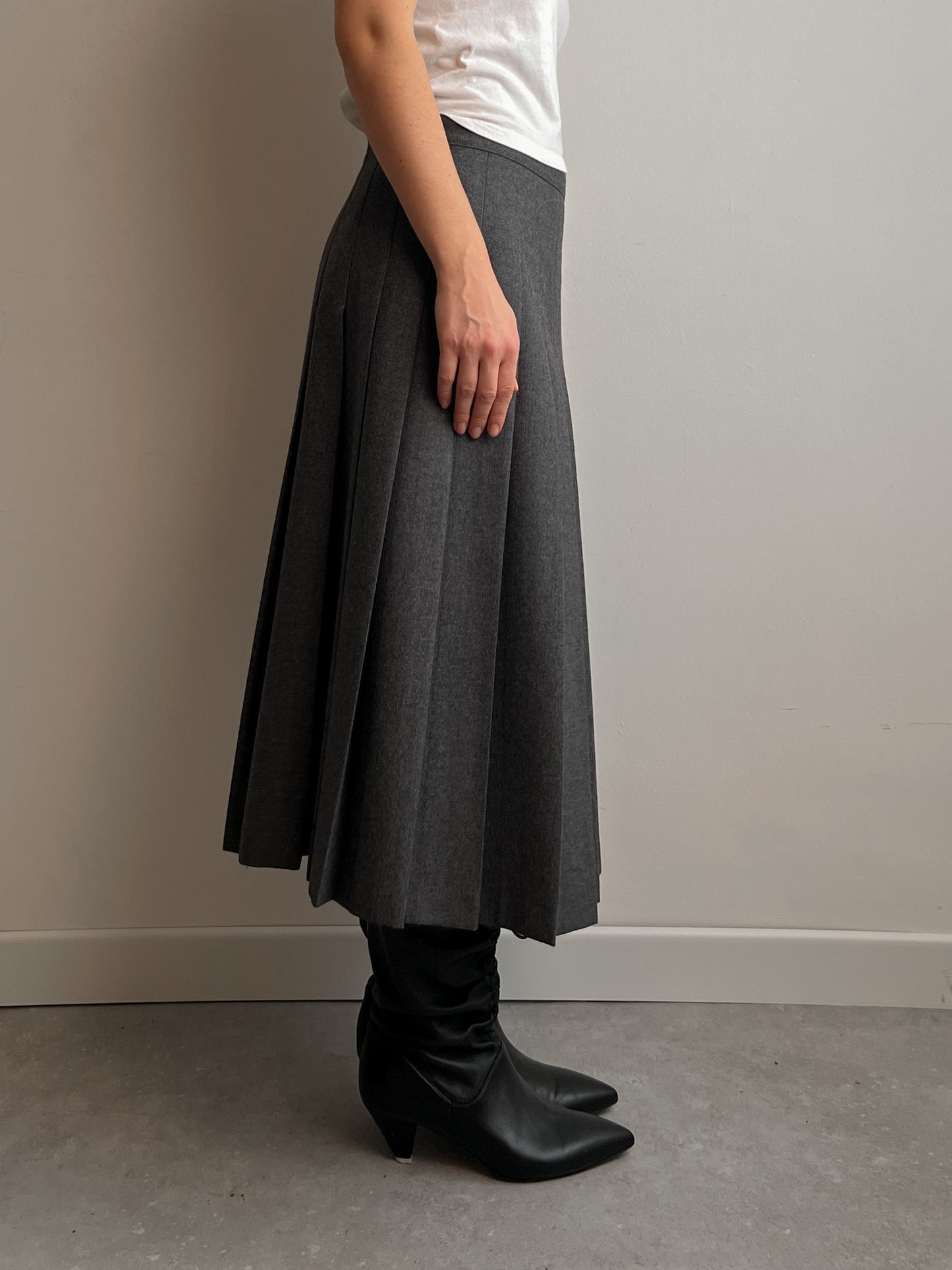 Pure virgine wool pleated grey skirt