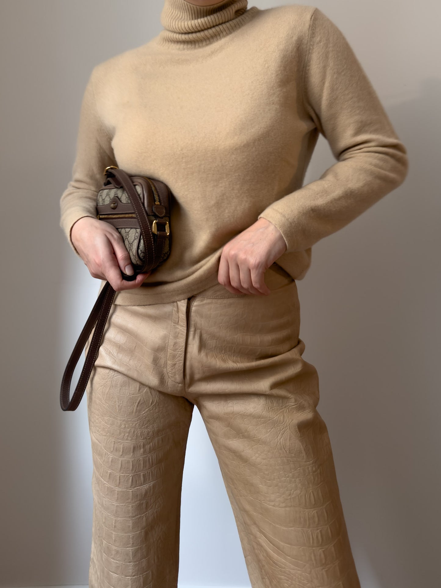 Pure cashmere beige turtleneck