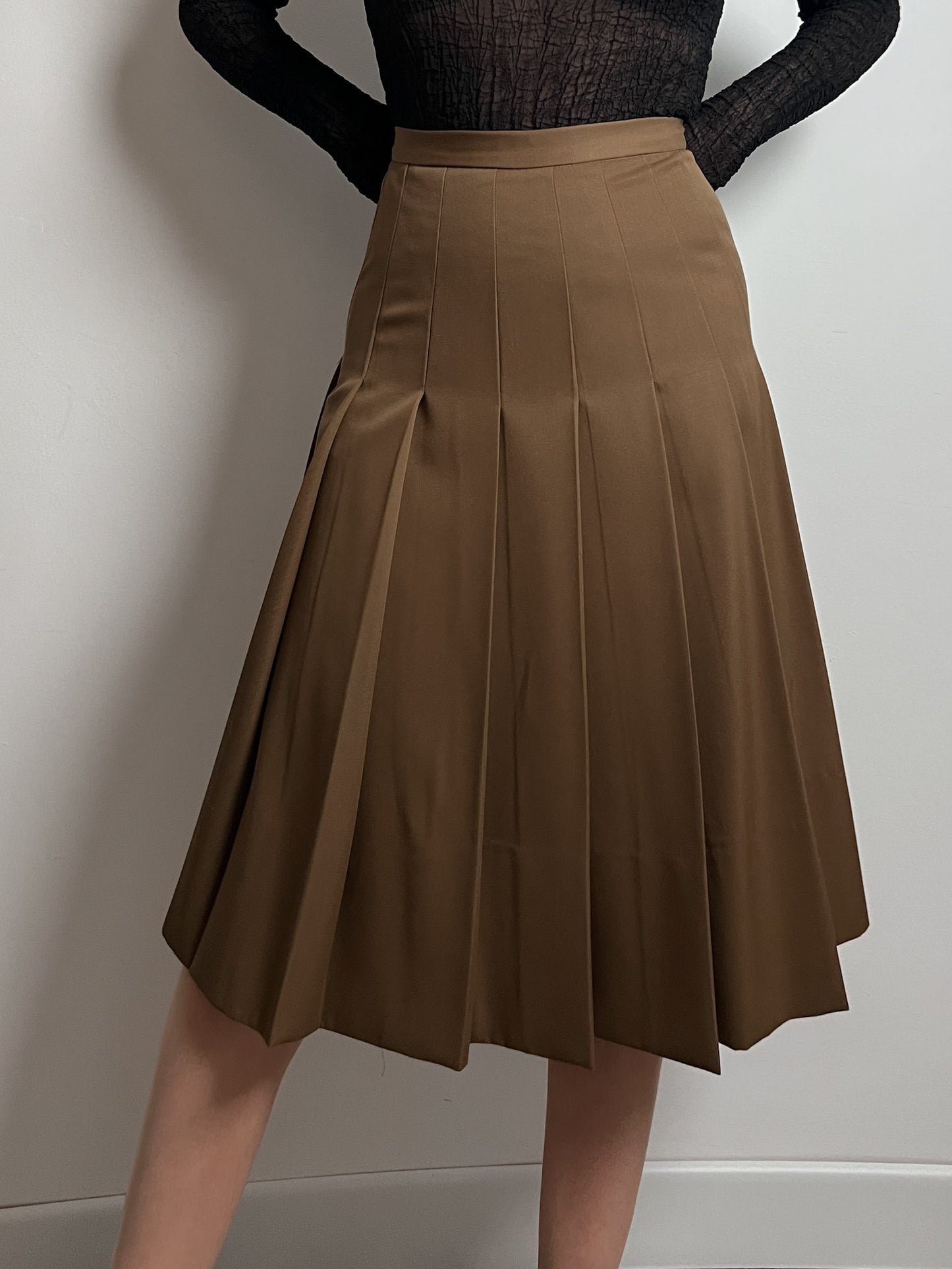 Pure virgine wool pleated camel skirt