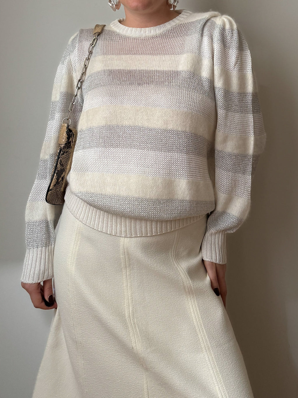 Viscose and angora striped ivory pull
