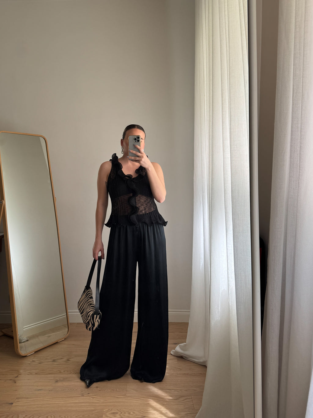 Top in viscosa con rouches - Nero