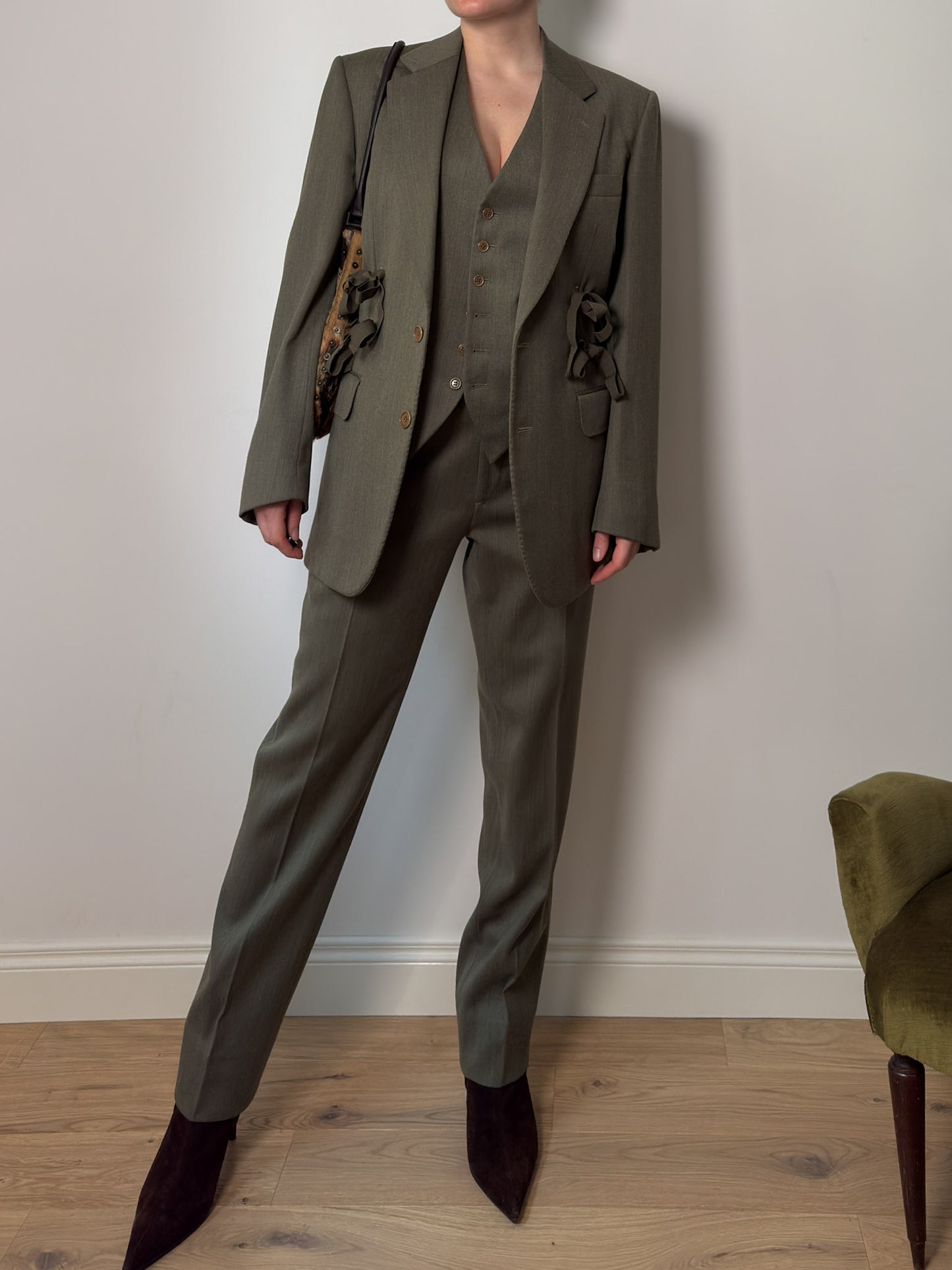 Brando olive suit