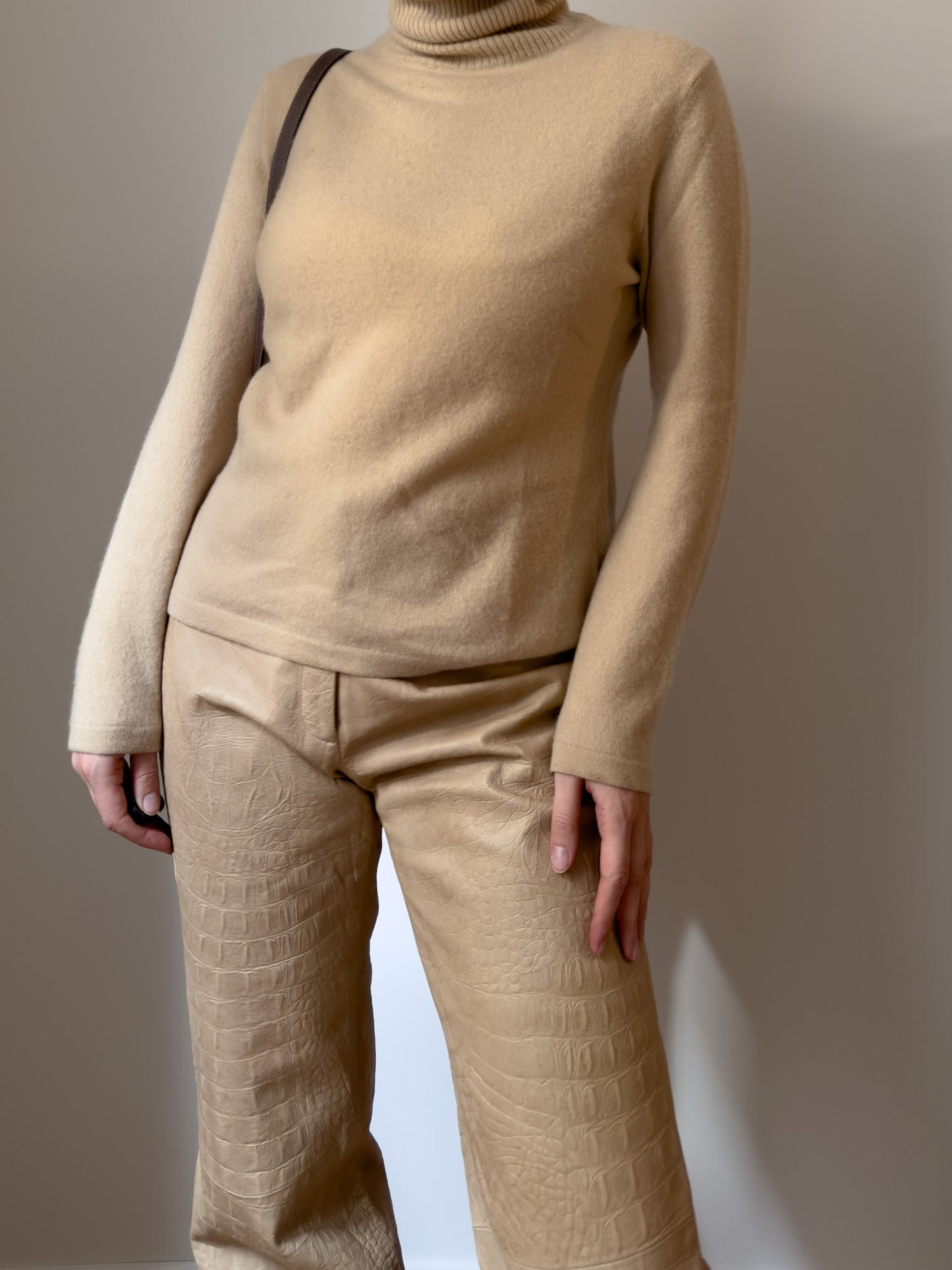 Pure cashmere beige turtleneck