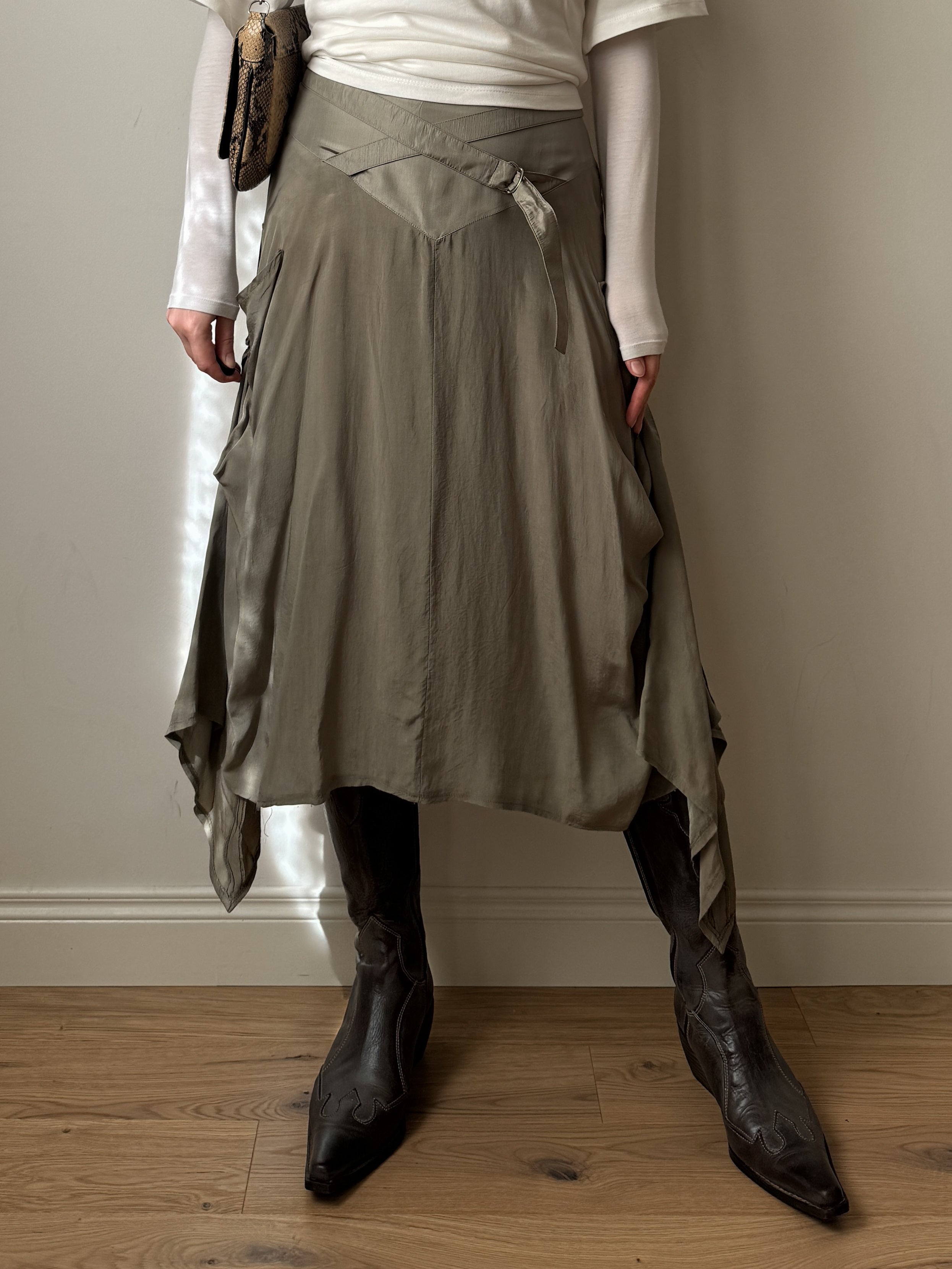 Viscose and cupro olive skirt