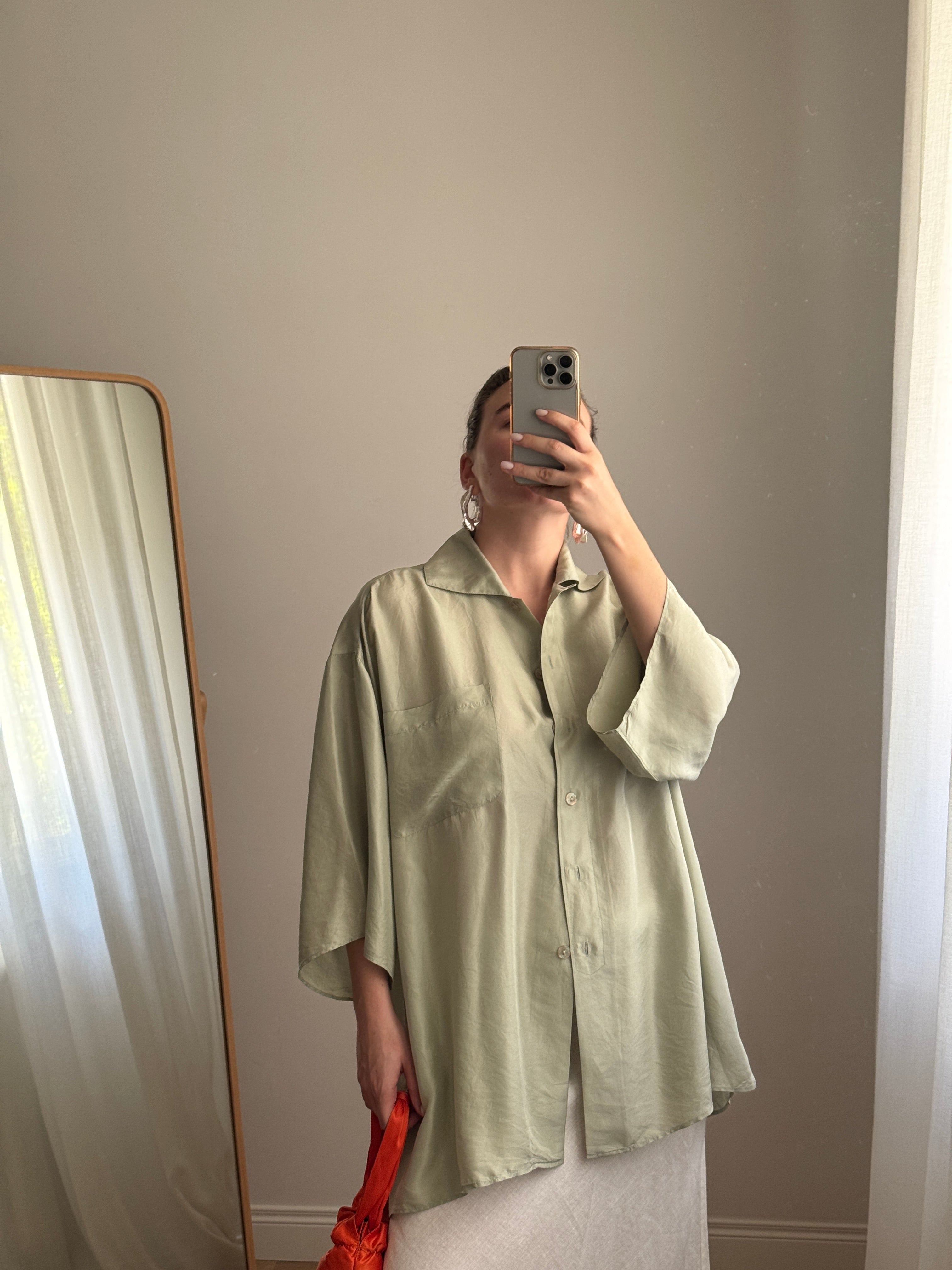 Blusa in pura seta color salvia