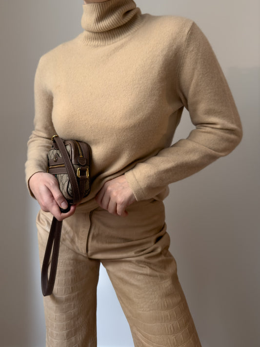 Pure cashmere beige turtleneck