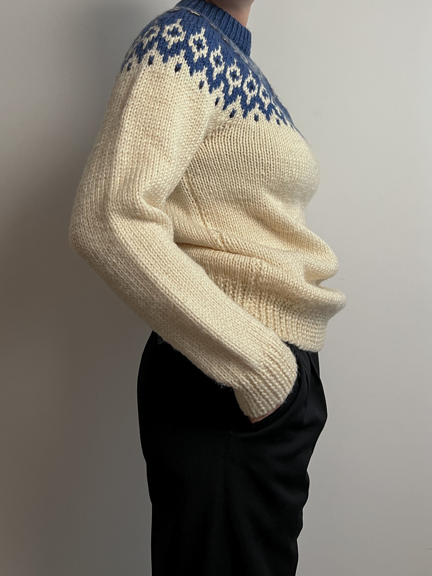 Pure wool embroidered pull