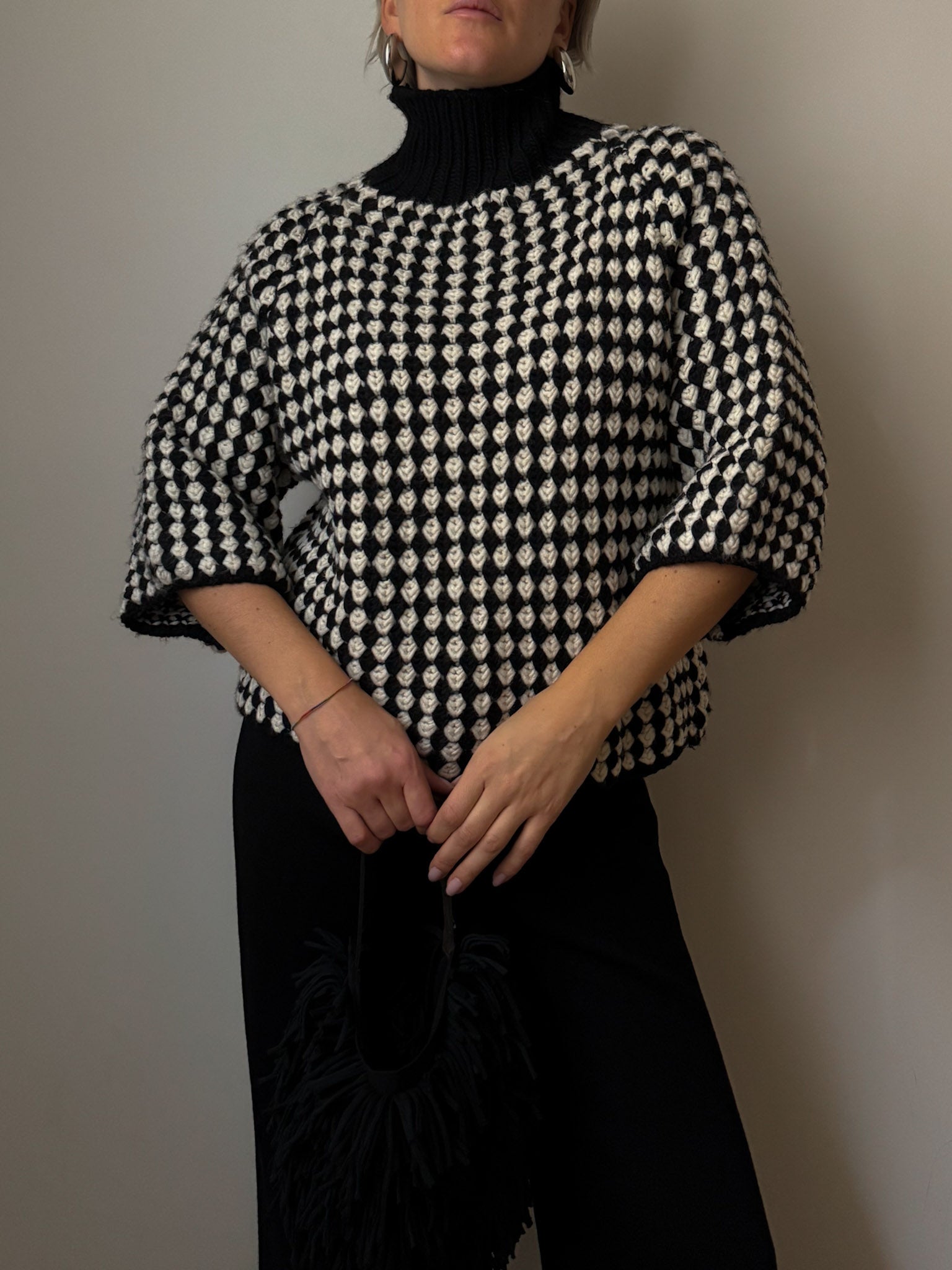 Wool blend embroidered pull