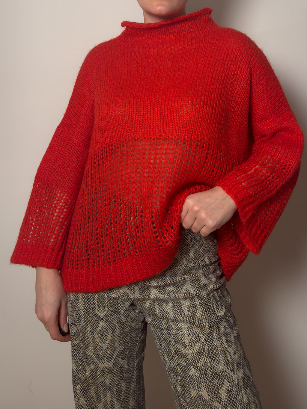 Wool blend red pull