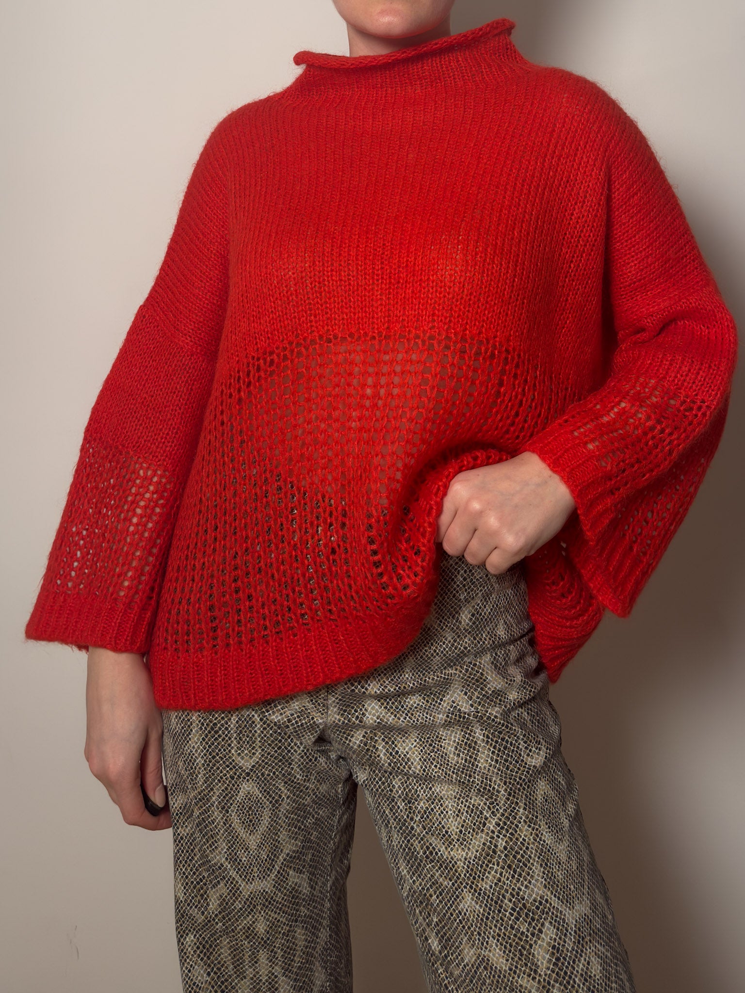 Wool blend red pull