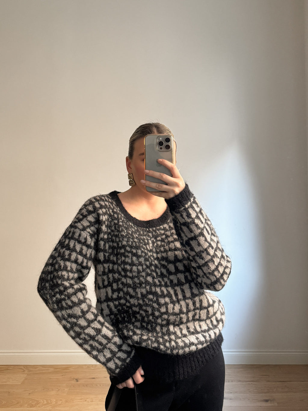 Mohair black and grey pull