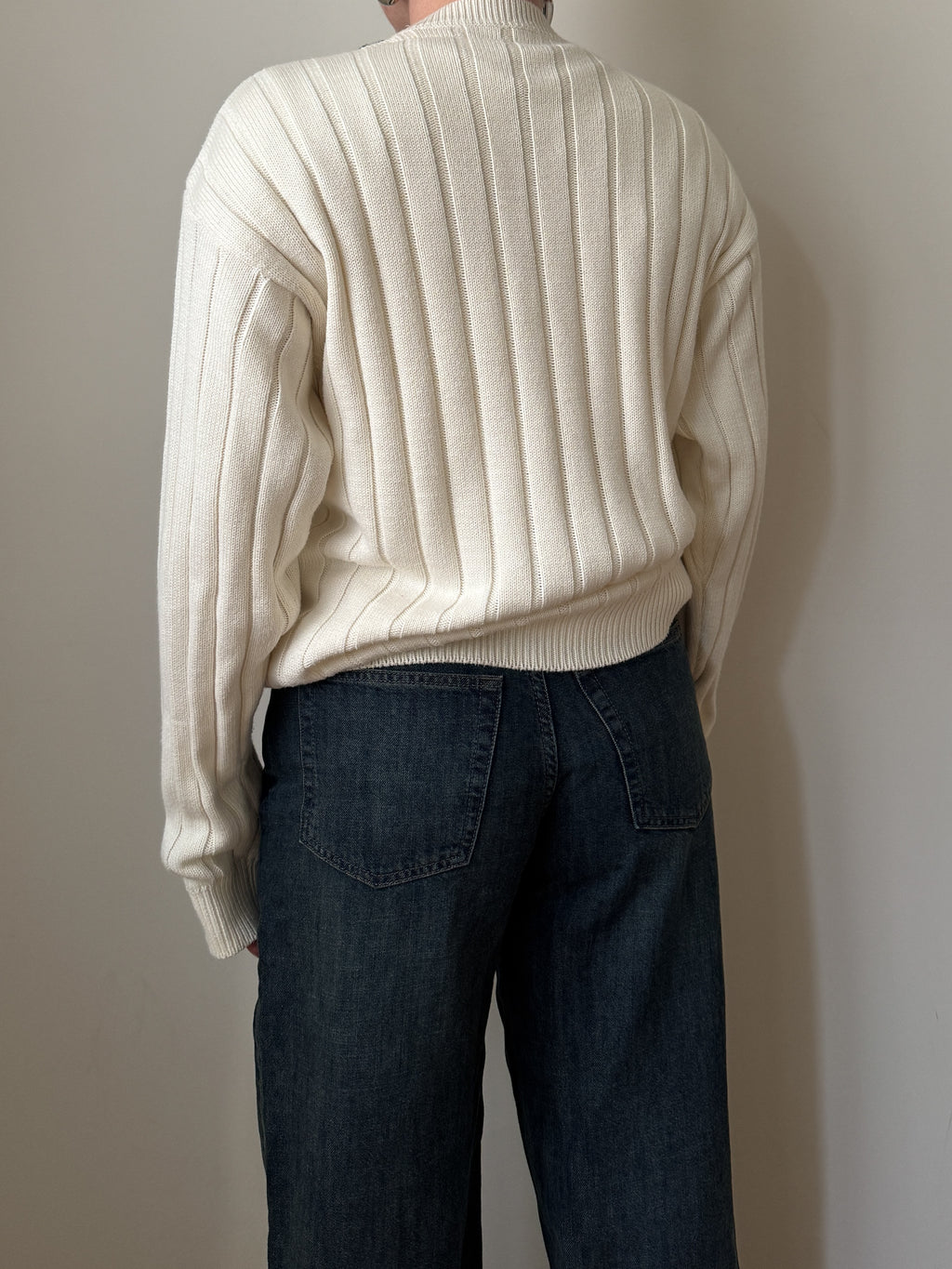 Maglione in puro cotone a coste con scollo a V
