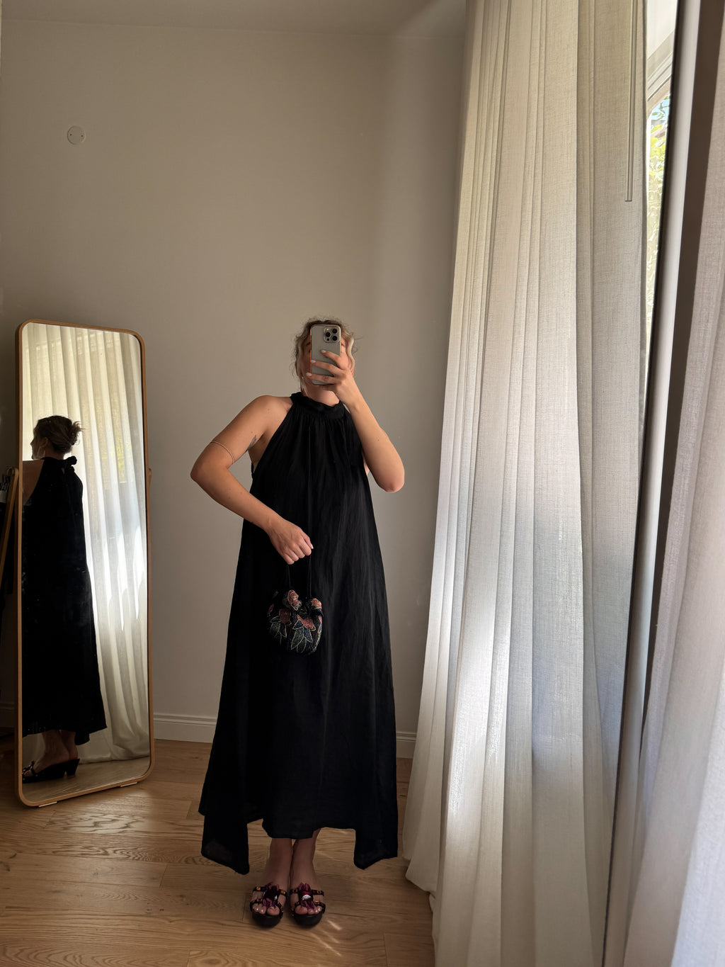 Abito in lino con fiocco - NERO
