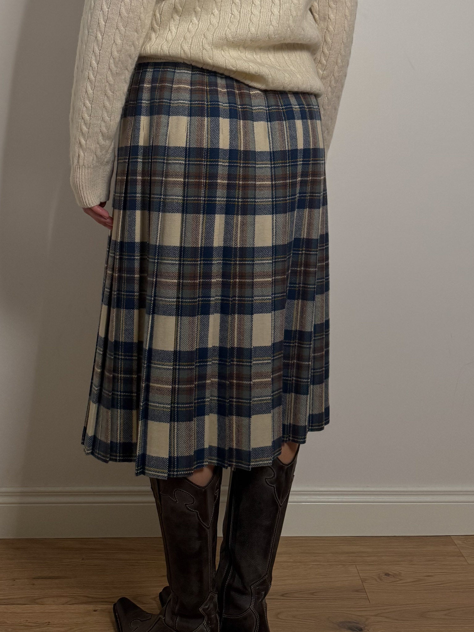 Pure virgin wool tartan skirt