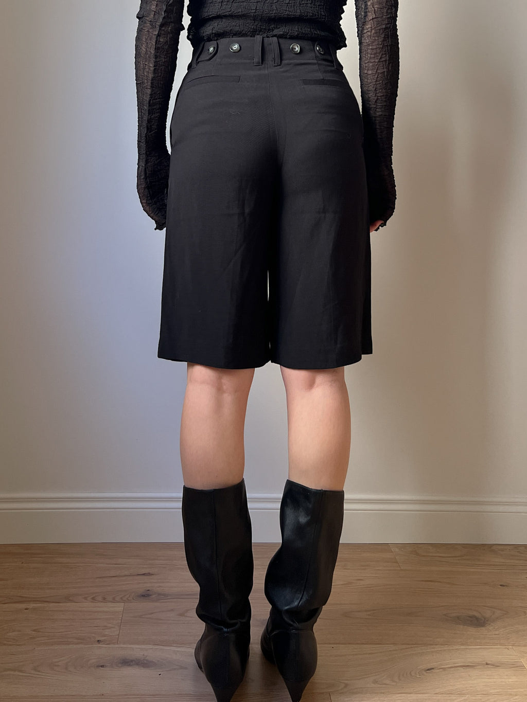 Viscose and linen black bermuda