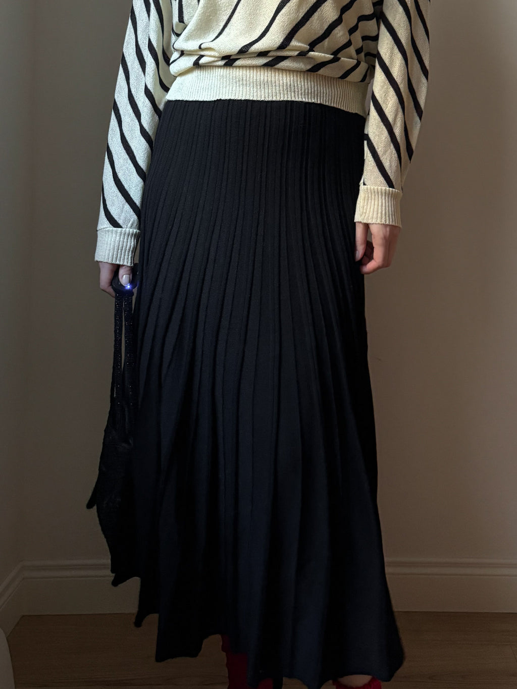 Virgin wool pleated black skirt