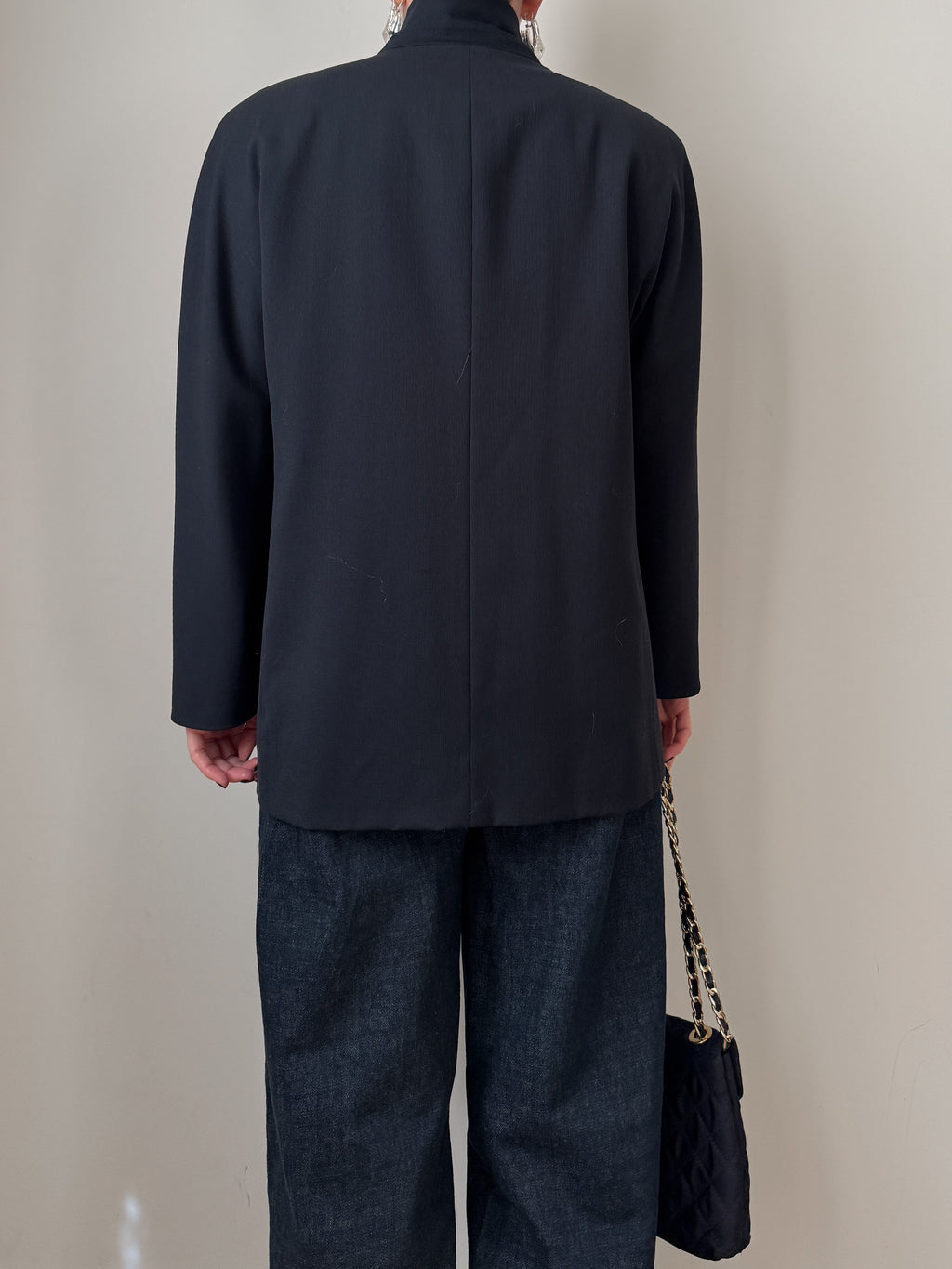 Blazer blu in lana reworked con bottone gioiello