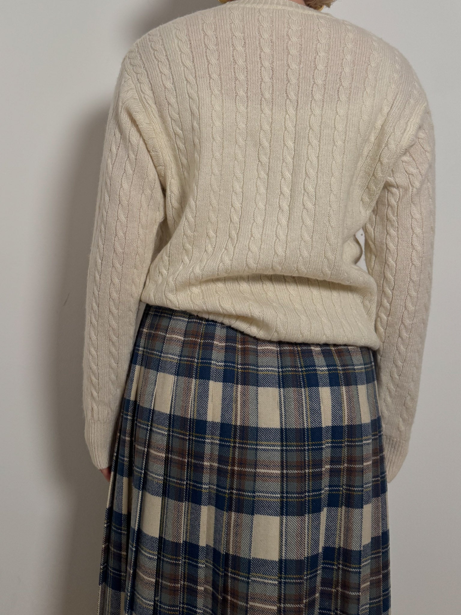 Pure virgin wool ivory pull