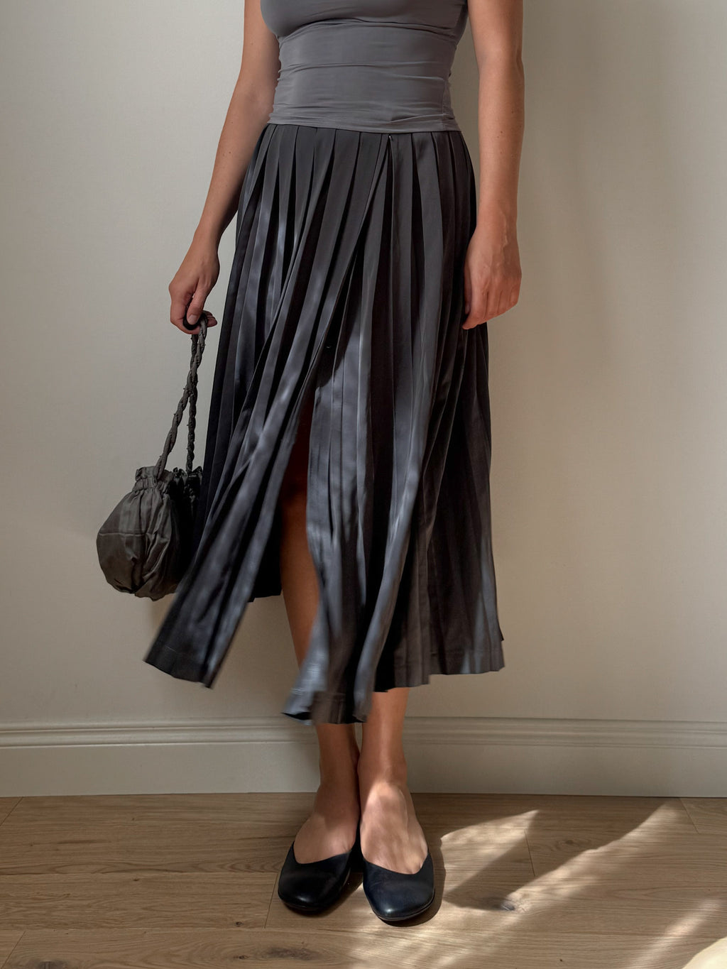 Pleated grey skirt