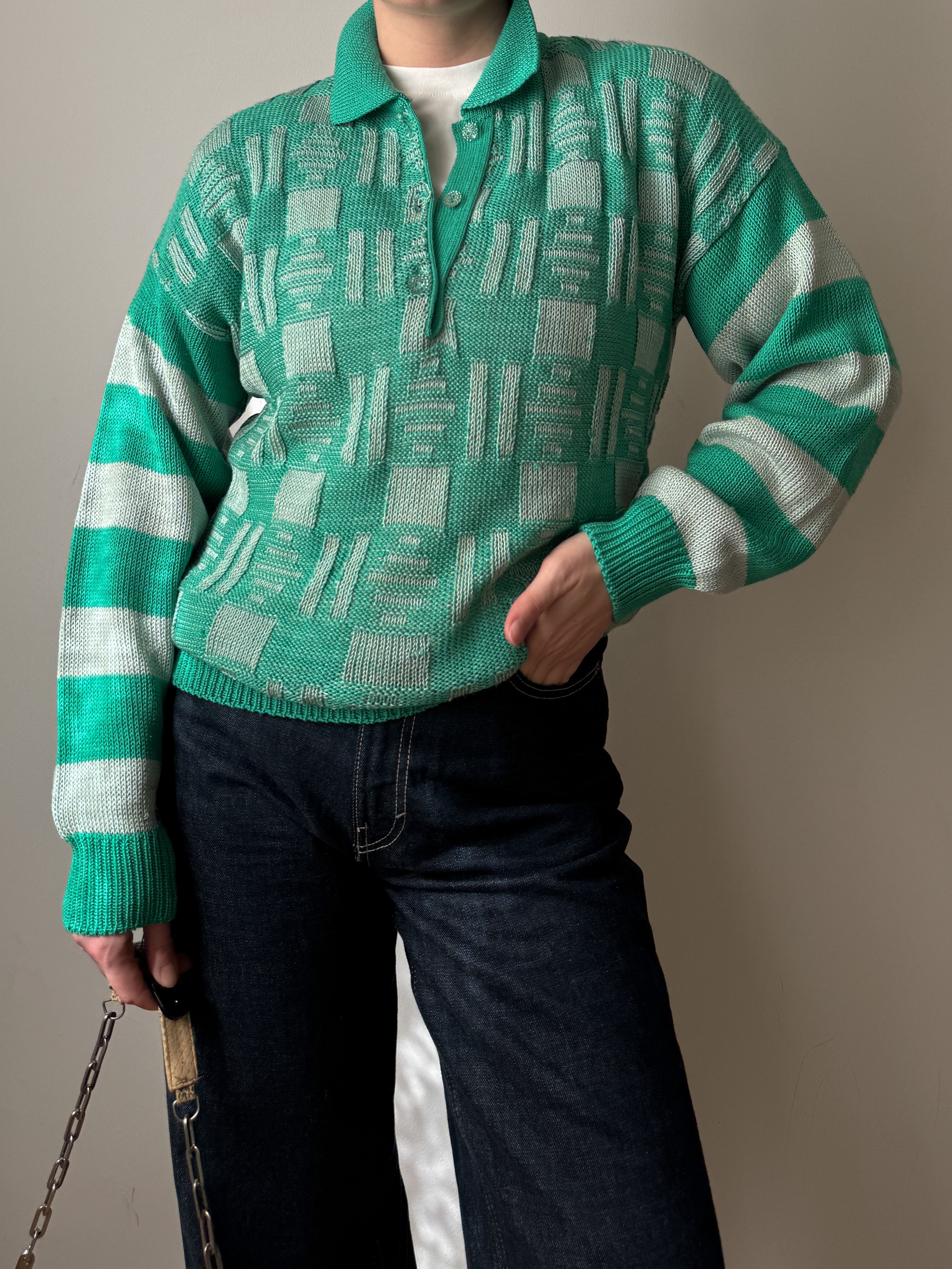 Cotton and viscose green pull