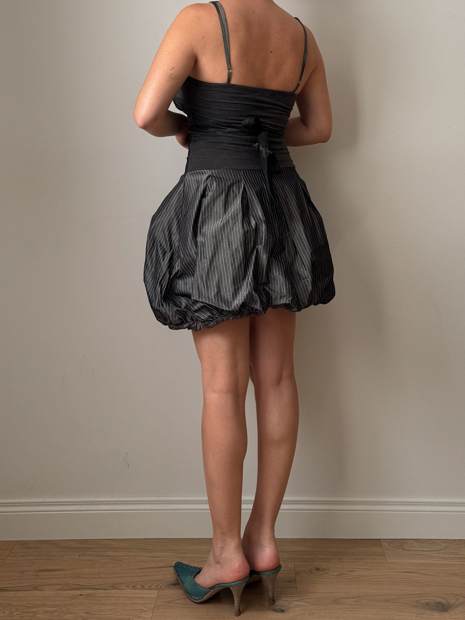 Voluminous grey balloon dress